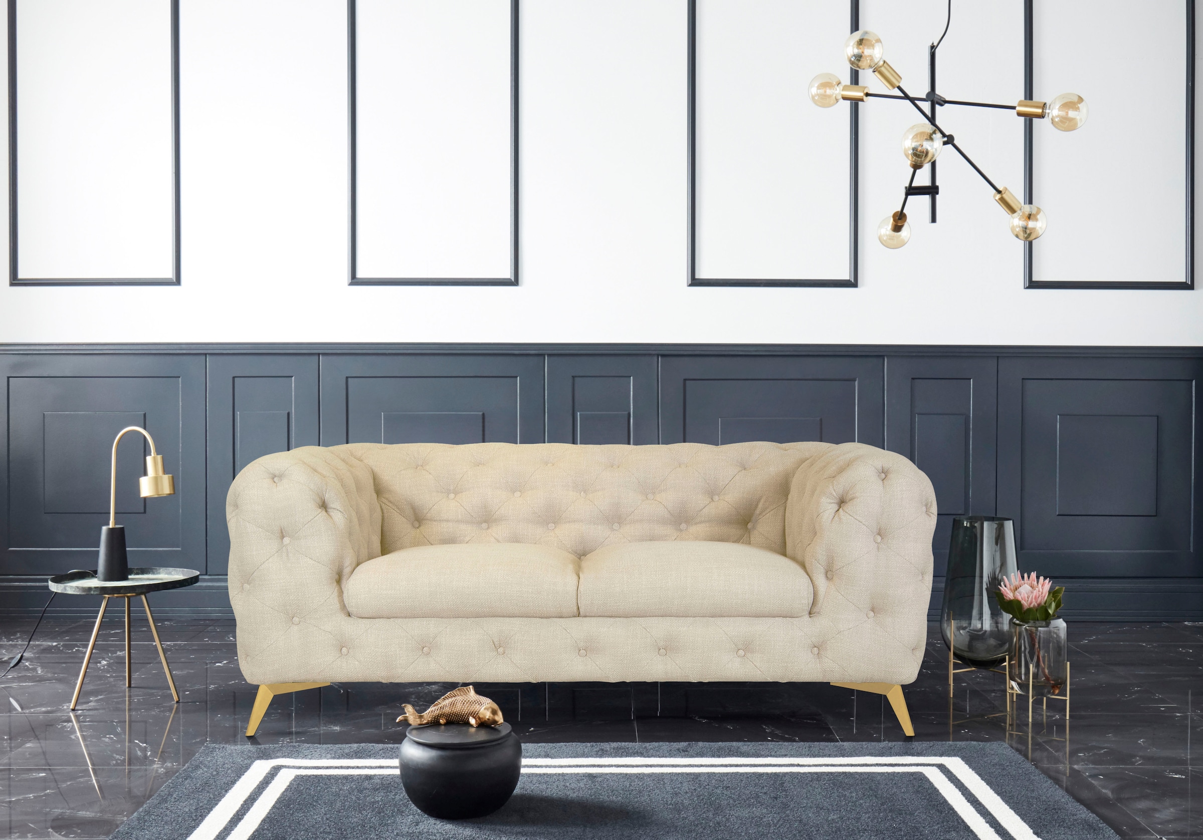 Leonique Chesterfield-Sofa »Glynis«, aufwändige Knopfheftung, moderne Chesterfield Optik, Fußfarbe wählbar
