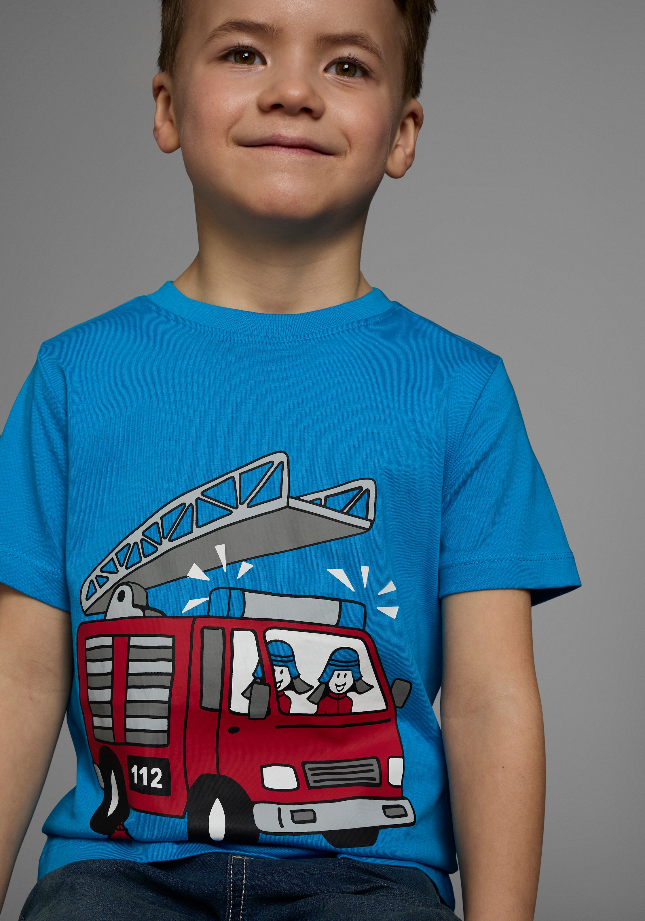 KIDSWORLD T-Shirt »Mit coolem FEUERWEHR Druck«, Kurzarm, Basic-Passform, mit stylischem Druck, Rundhalsausschnitt