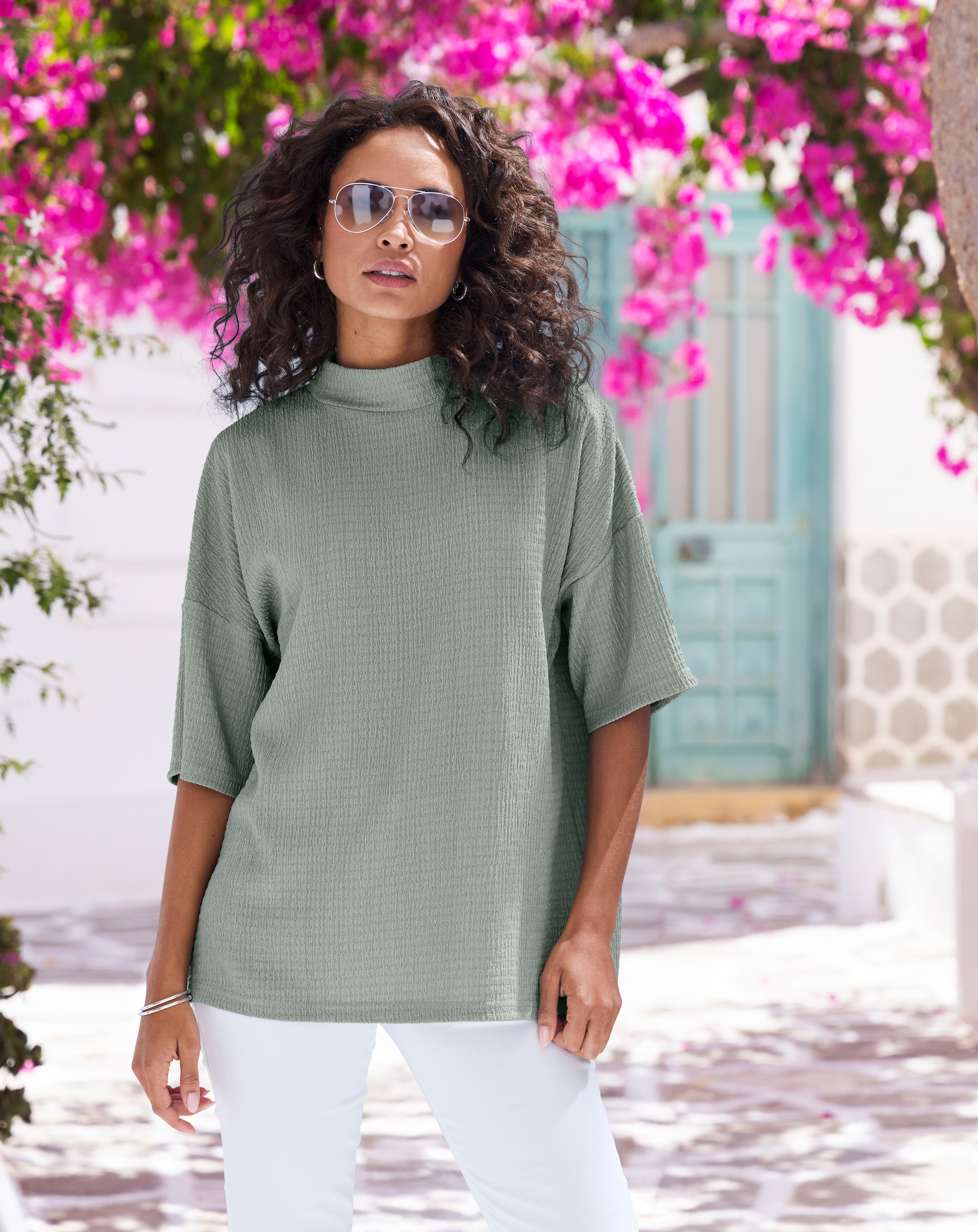 LASCANA Kurzarmshirt »mit Stehkragen« aus bügelfreier Crêpe-Qualität