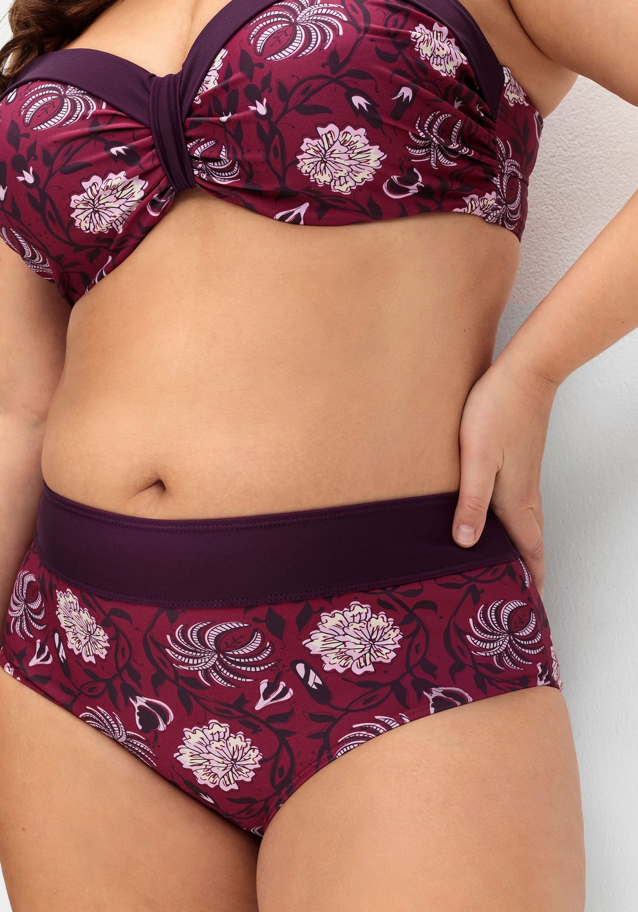 Sheego Bikini-Hose »Bikinihose mit Blumendruck und Shaping-Einsatz«