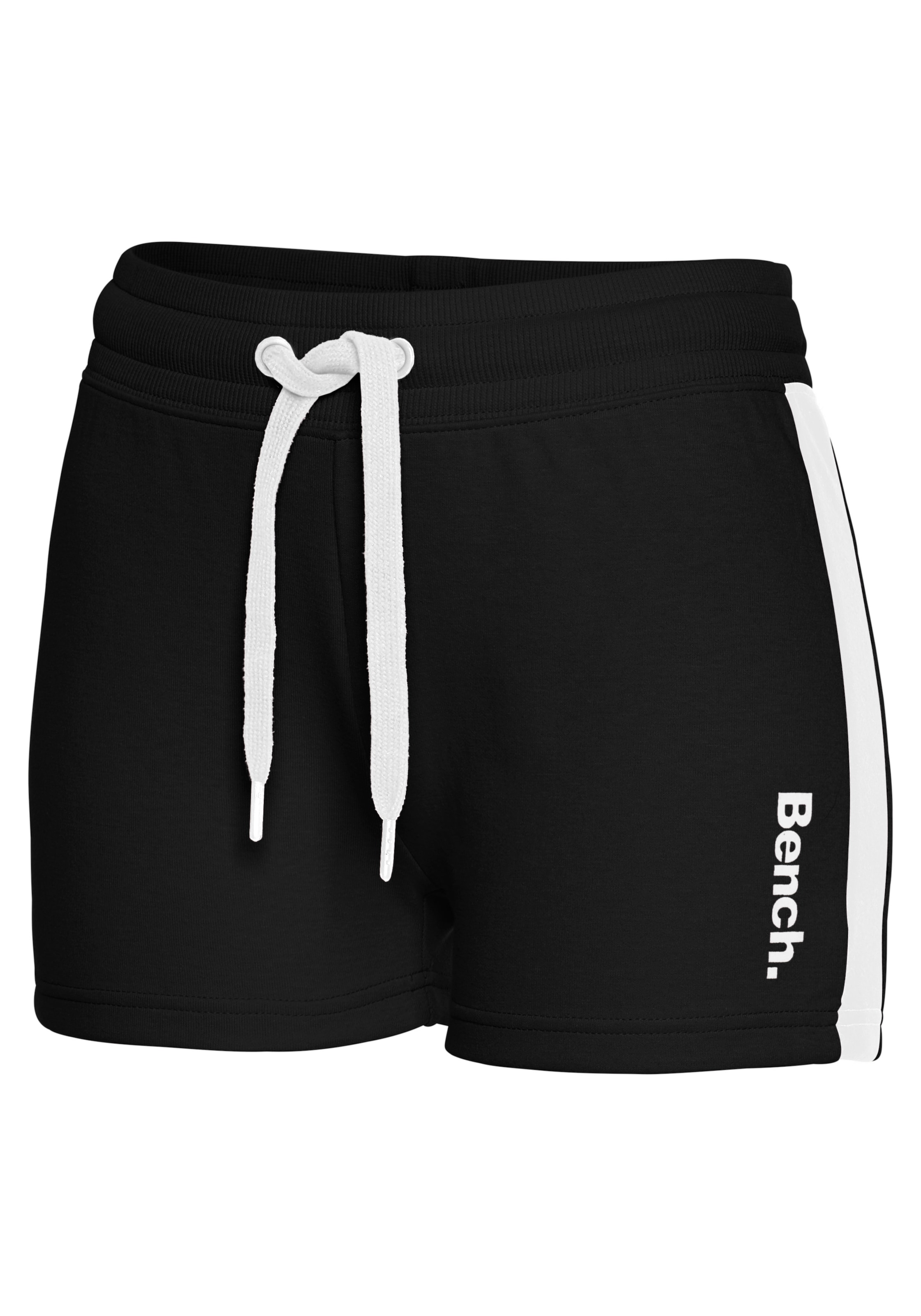 Bench. Loungewear Relaxshorts »-Kurze Hose«, mit Seitenstreifen, Loungeanzug