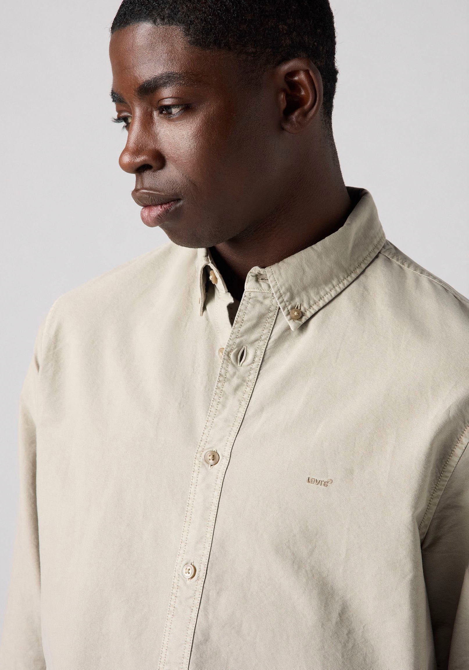 Levi's® Langarmhemd »AUTHENTIC BUTTON DOWN«, mit Ton-in-Ton Logostickerei auf der Brust