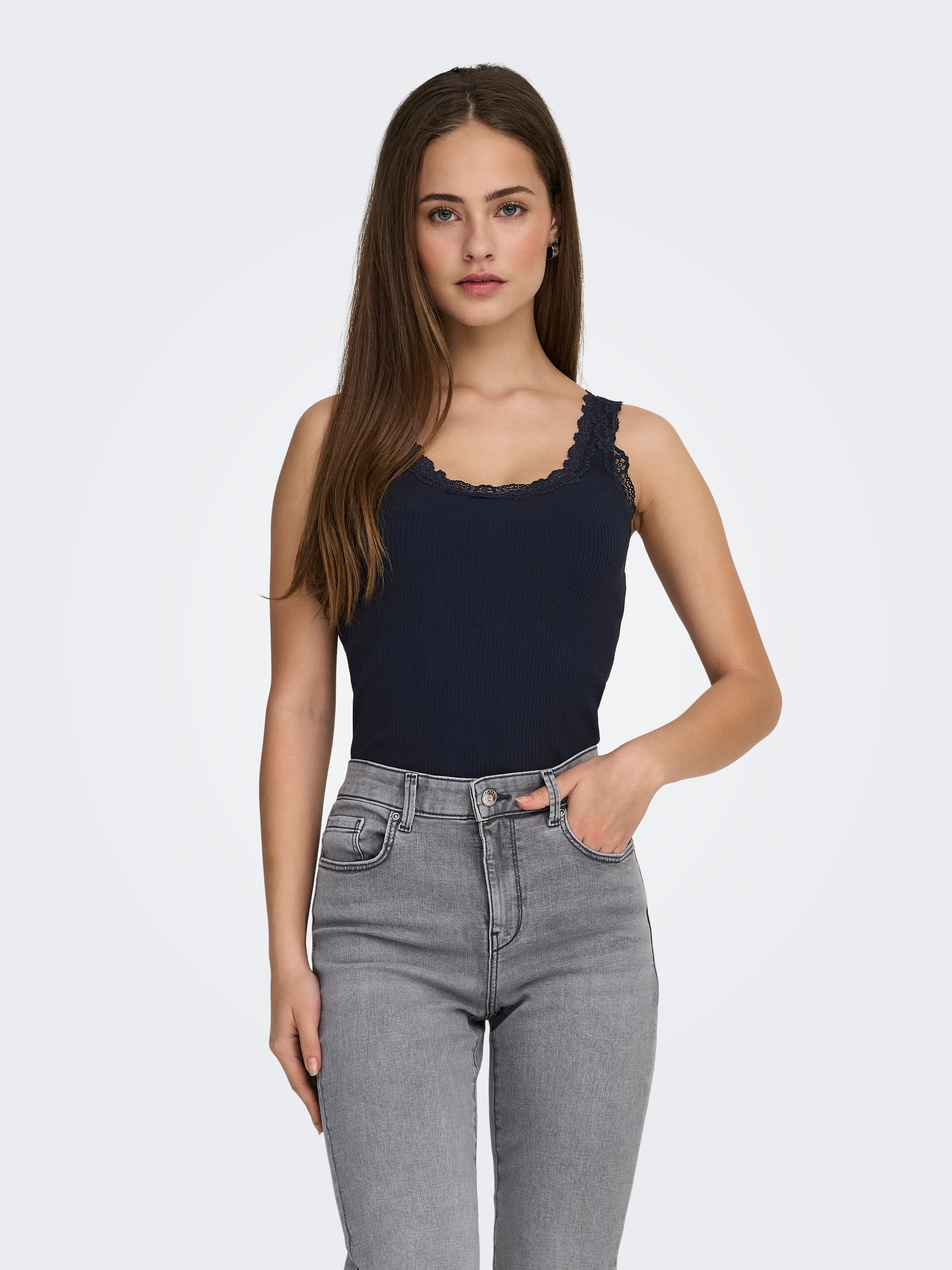 ONLY Tanktop »ONLSARA – Tanktop mit Spitzendetail am Ausschnitt« Baumwollmischung, regular fit