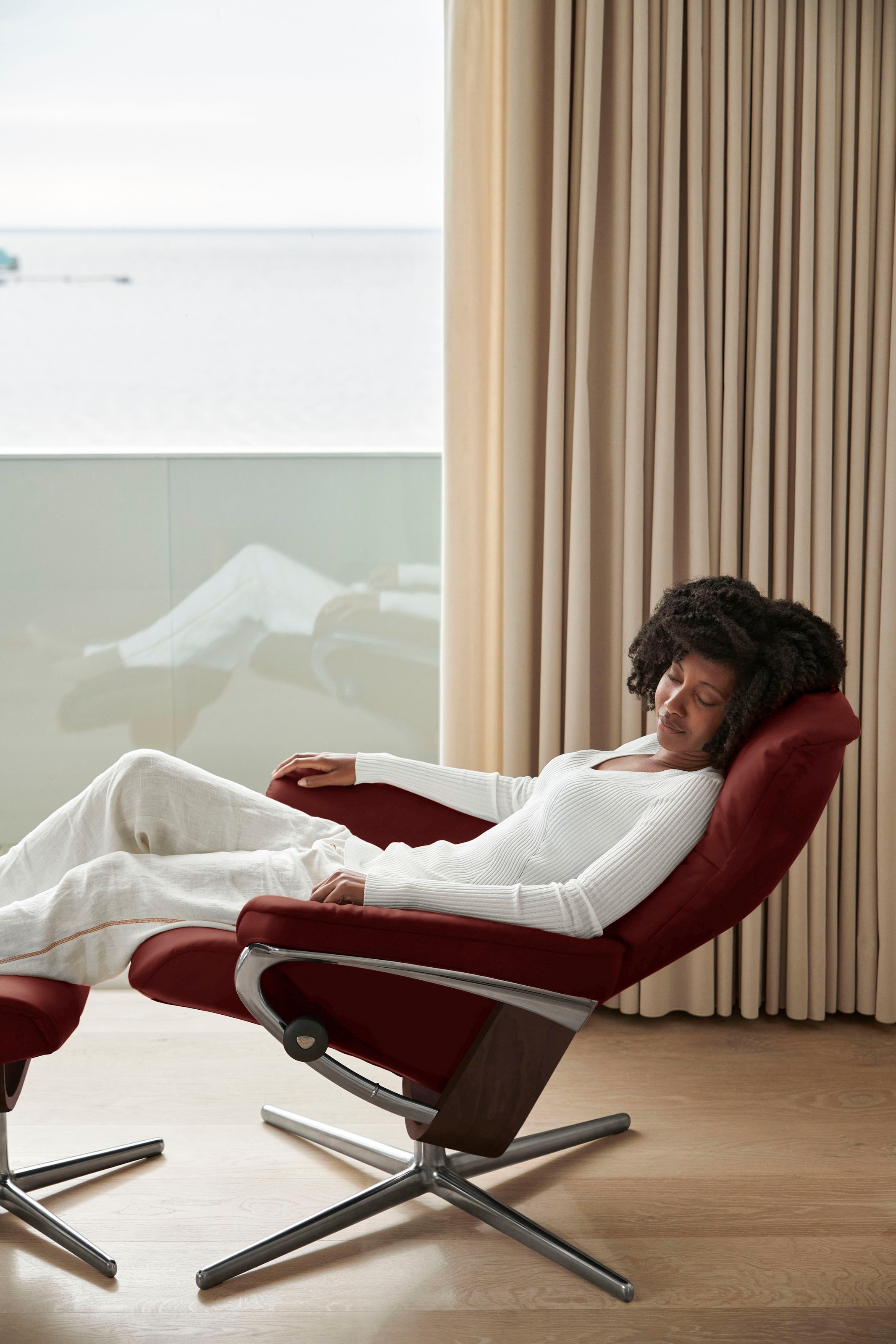 Stressless® Relaxsessel »Mayfair«, (Set, Relaxsessel mit Hocker), mit Hocker, mit Cross Base, Größe S, M & L, Holzakzent Braun