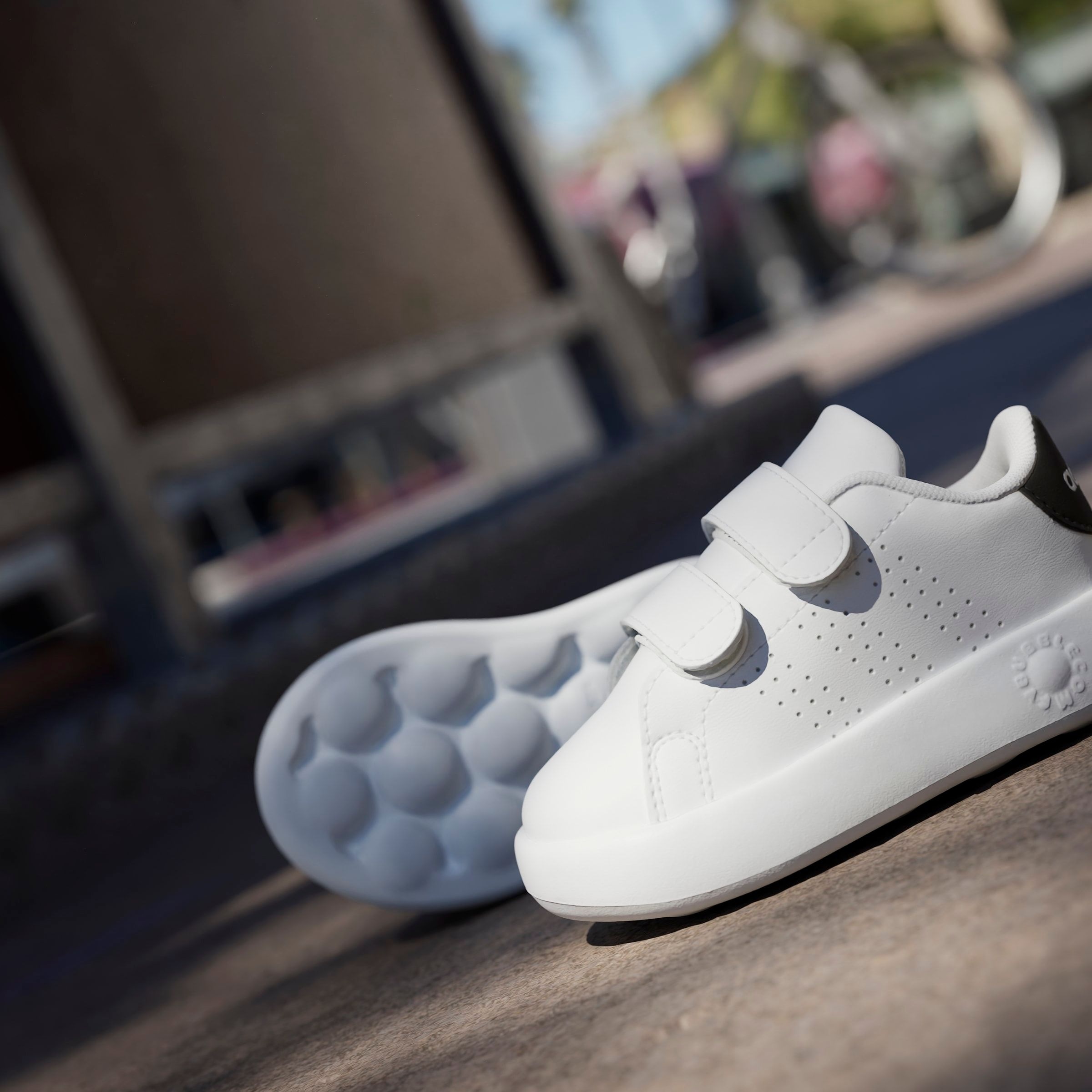 adidas Sportswear Klettschuh »ADVANTAGE KIDS«, Design auf den Spuren des adidas Stan Smith, für Kinder
