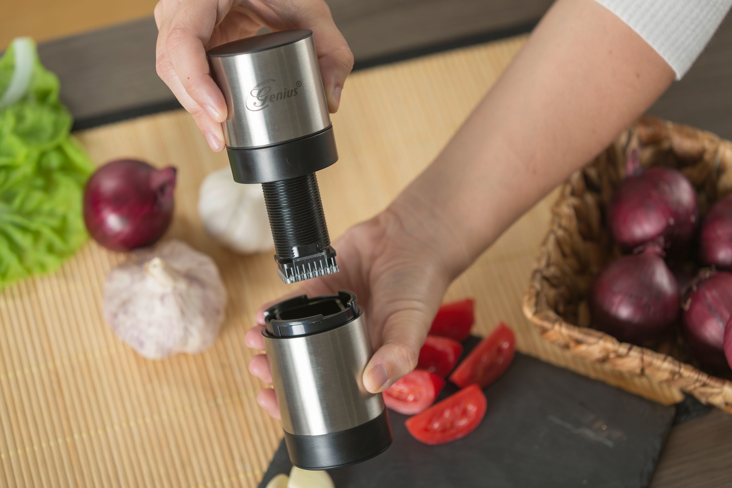 Genius Knoblauchschneider »Genius Knoblauch-Schneider G7«, (1 St.), perfekte Würfel in Sekundenschnelle