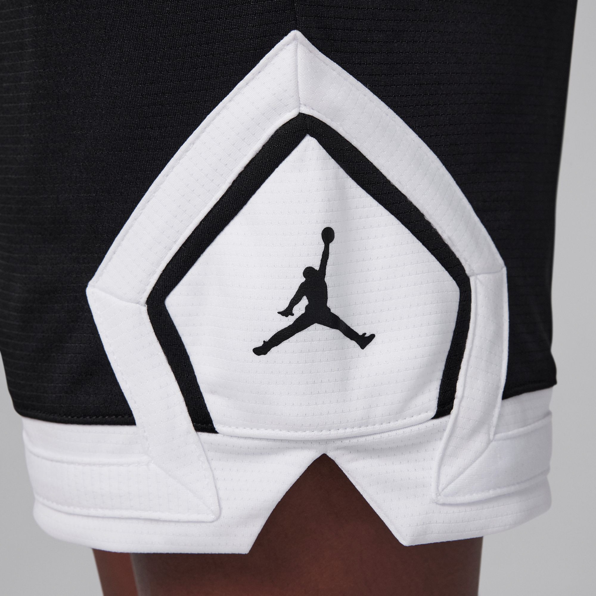 Jordan Trainingsshorts »JDG WJ SPORT DIAMOND SHORT«  für Kinder, mit Diamant-Seiteneinsätzen, aus Mesh-Gewebe