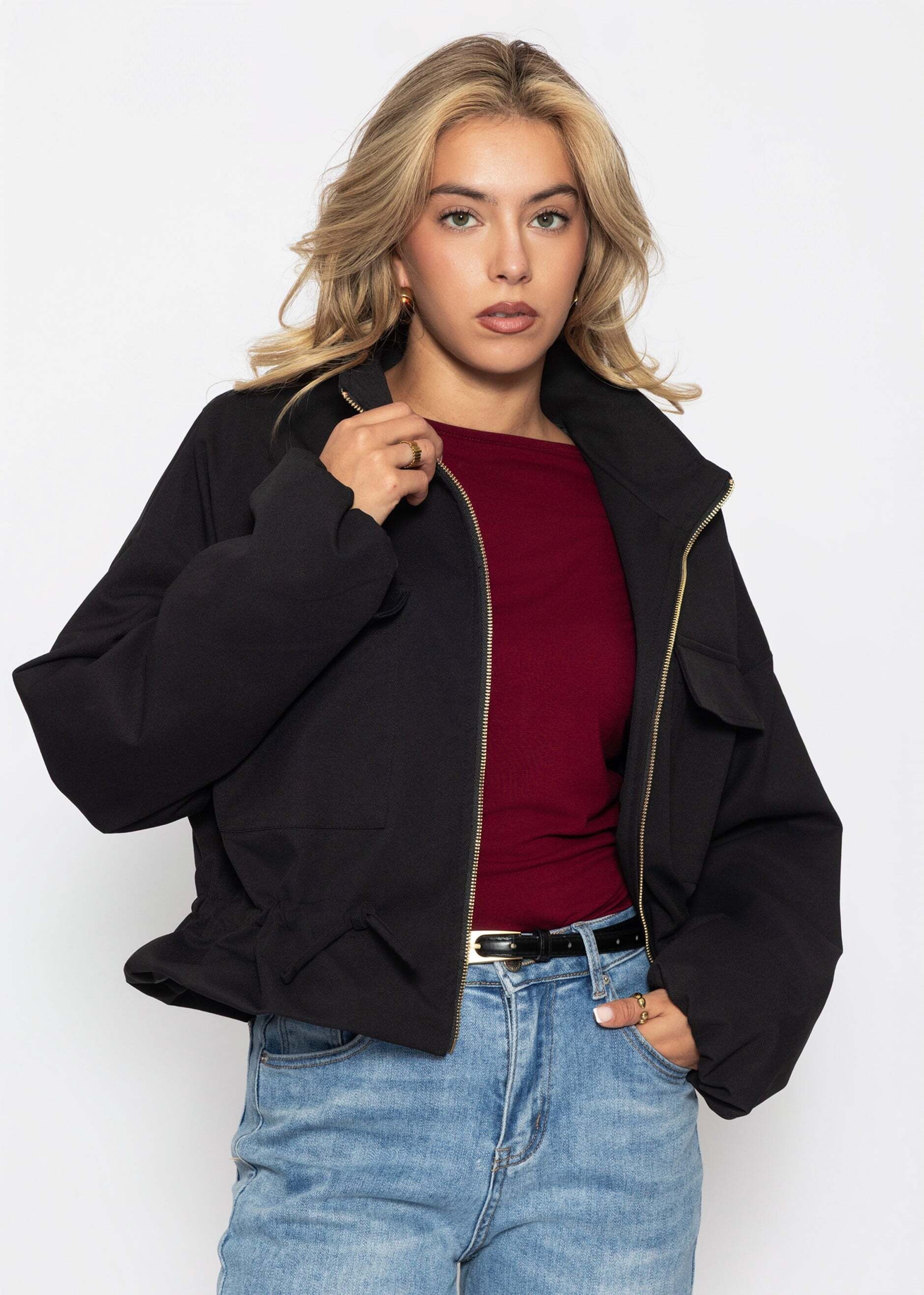 SASSYCLASSY Outdoorjacke »Blousonjacke mit Stehkragen« Locker geschnittene Windjacke in Braun