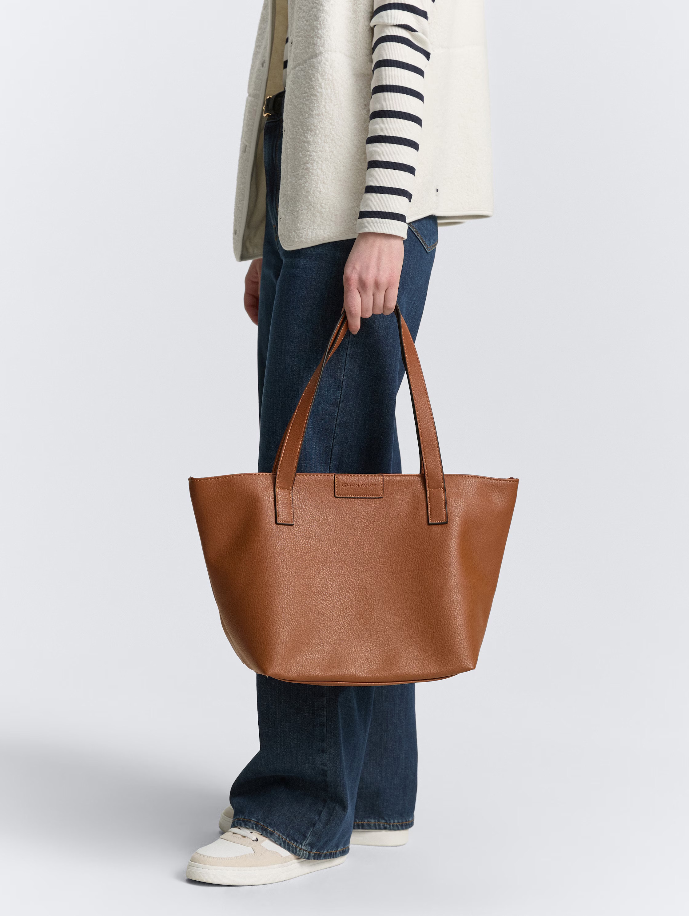 TOM TAILOR Shopper »Miri zip«, aus griffigem Lederimitat mit praktischen flachen Handgriffen
