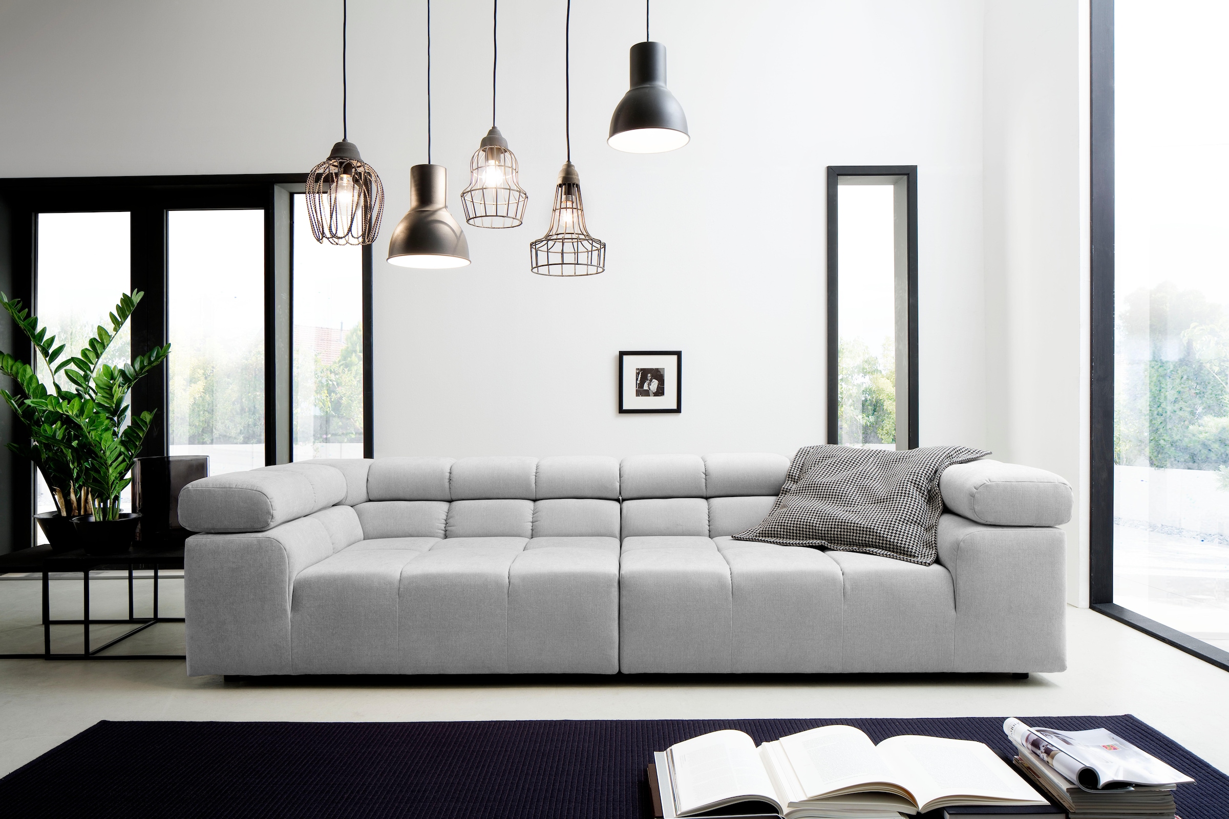 INOSIGN Big-Sofa »Ancona B/T/H: 290/110/70 cm«, auffällige Steppung, inkl. 2 Zierkissen und verstellbaren Kopfstützen