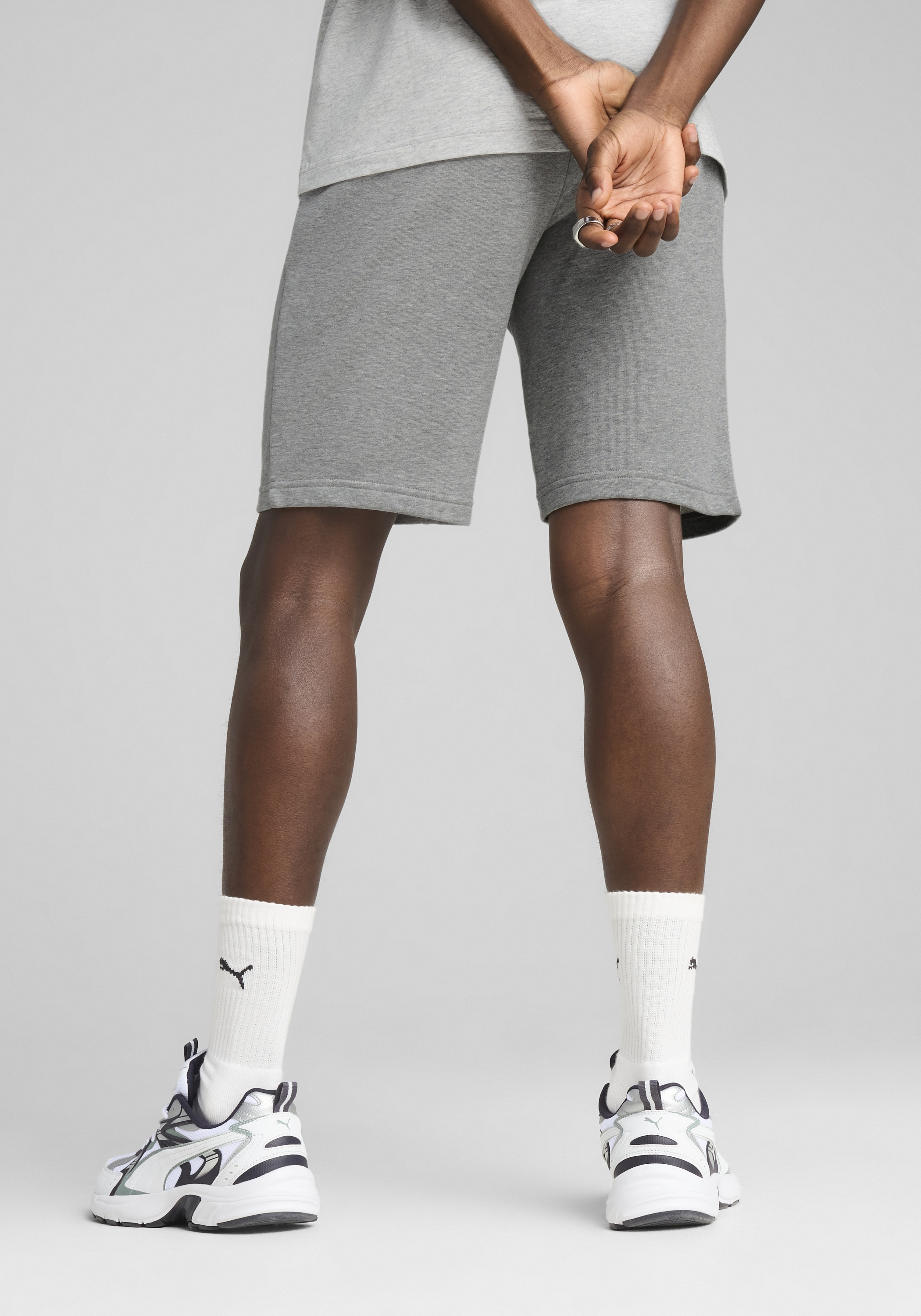 PUMA Trainingsshorts »ESS 2 COLOR NO. 1 LOGO SHORTS 10" TR«  sportlicher Look, mit Eingrifftaschen, Regular Fit