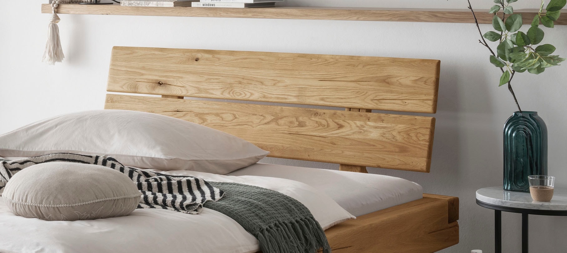 Home affaire Massivholzbett »Ultima Balkenbett Doppelbett, Füße aus Metall in Y-Form« hohe Belastbarkeit: 200kg je Seite,  FSC®-zertifizierte Wildeiche oder Fichte, viele Breiten zur Auswahl