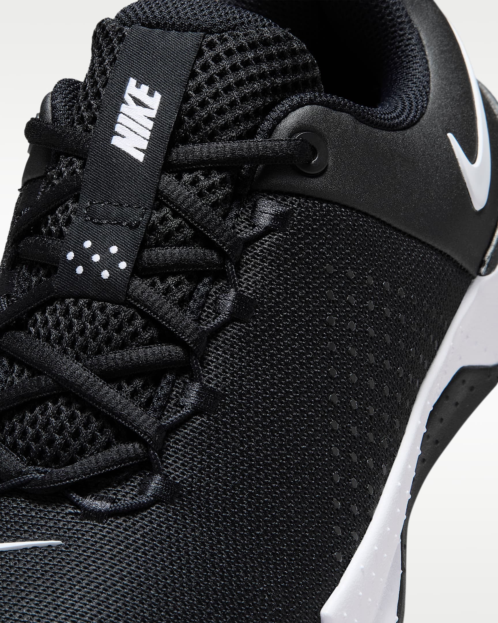 Nike Trainingsschuh »MC TRAINER 4«  ideal für Gym und Fitnessstudio