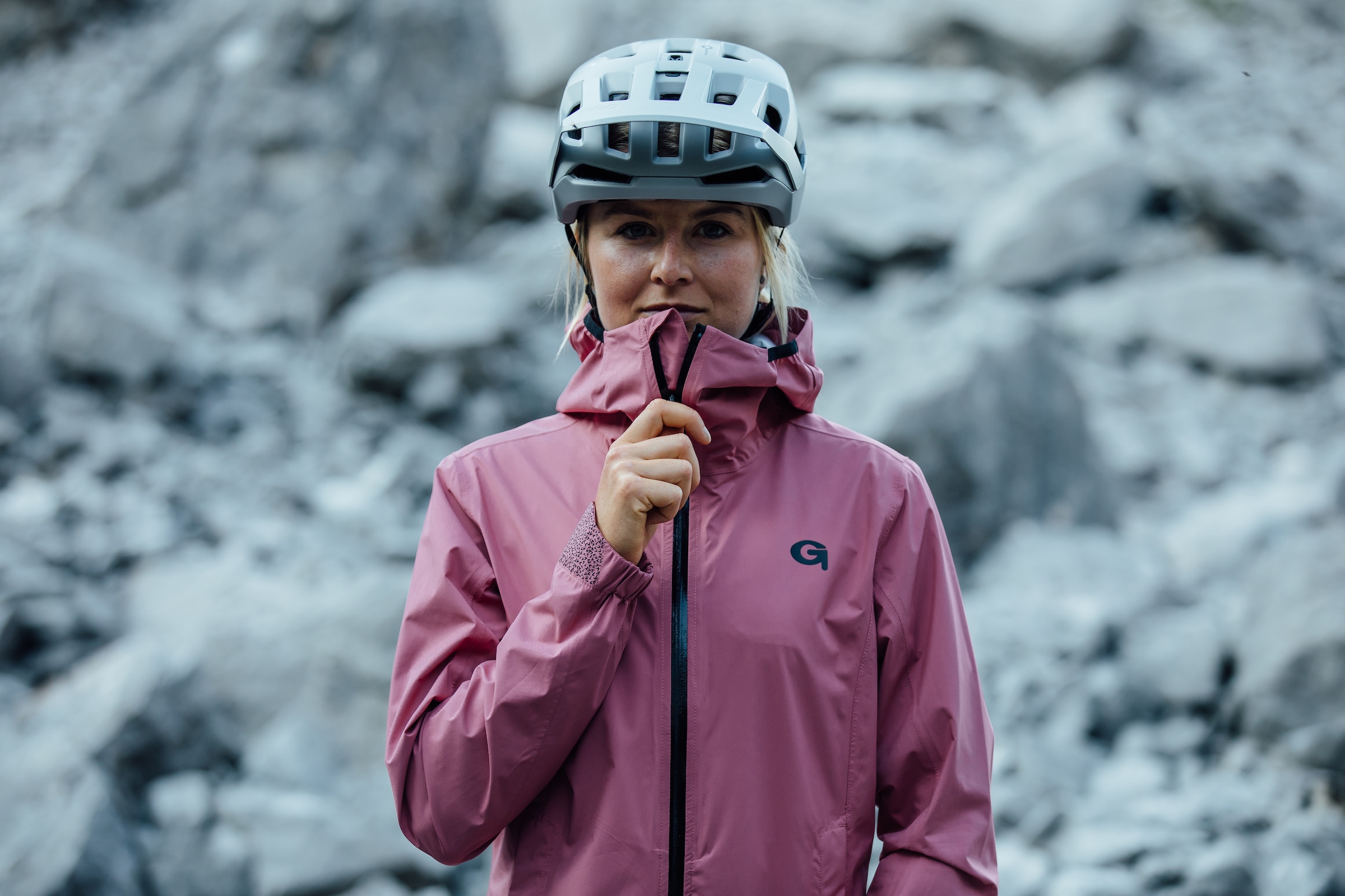 Gonso Fahrradjacke »Sura wind- OTTO Shop bestellen Kapuze Radjacke und mit Plus«, Damen im Online Regenjacke wasserdicht