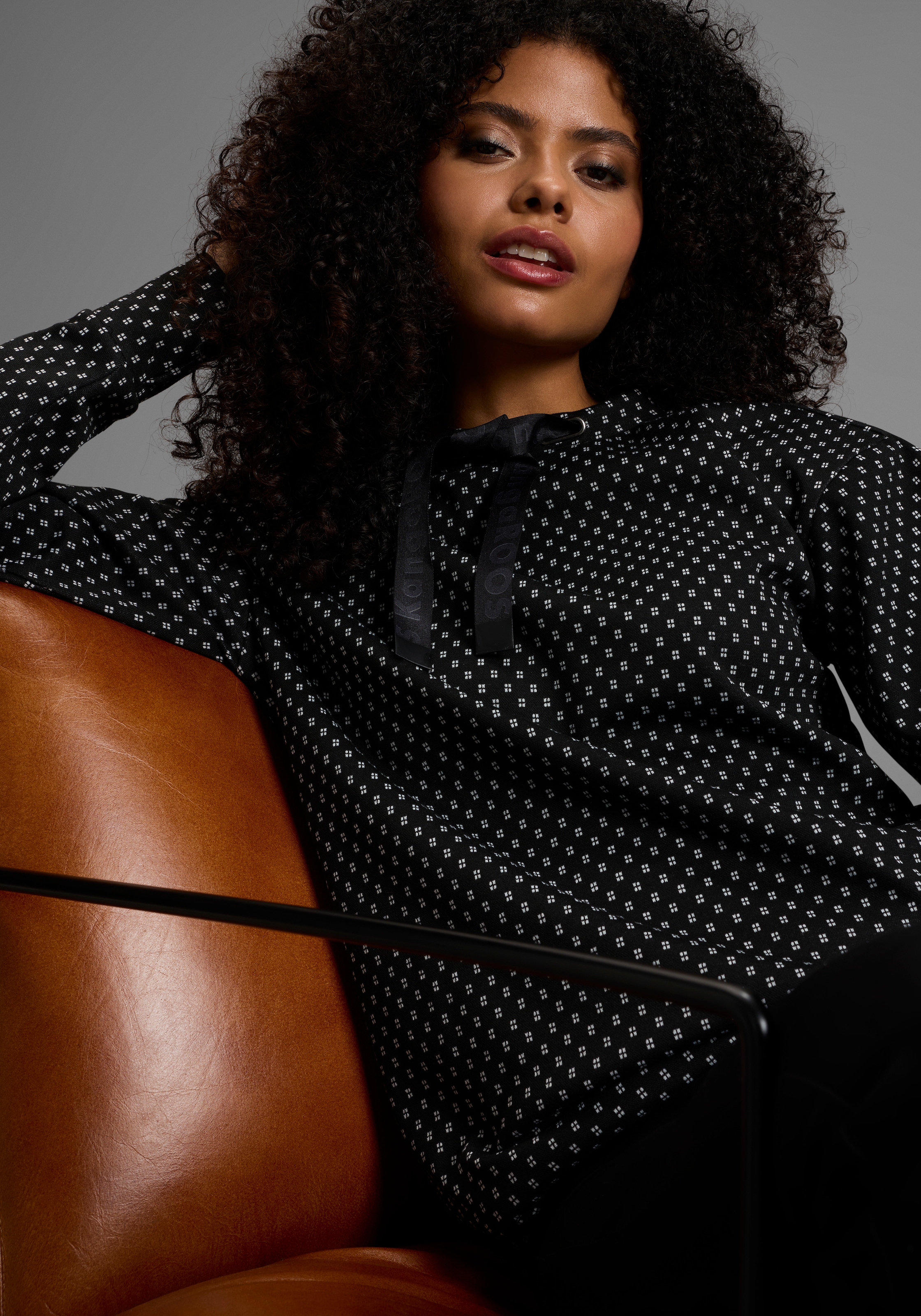 KangaROOS Sweatshirt , in strukturiertem Material mit Turtleneck
