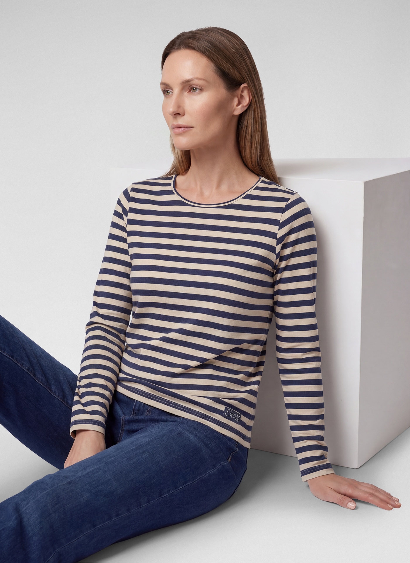 Rabe mit Rundhals und im Streifen-Look