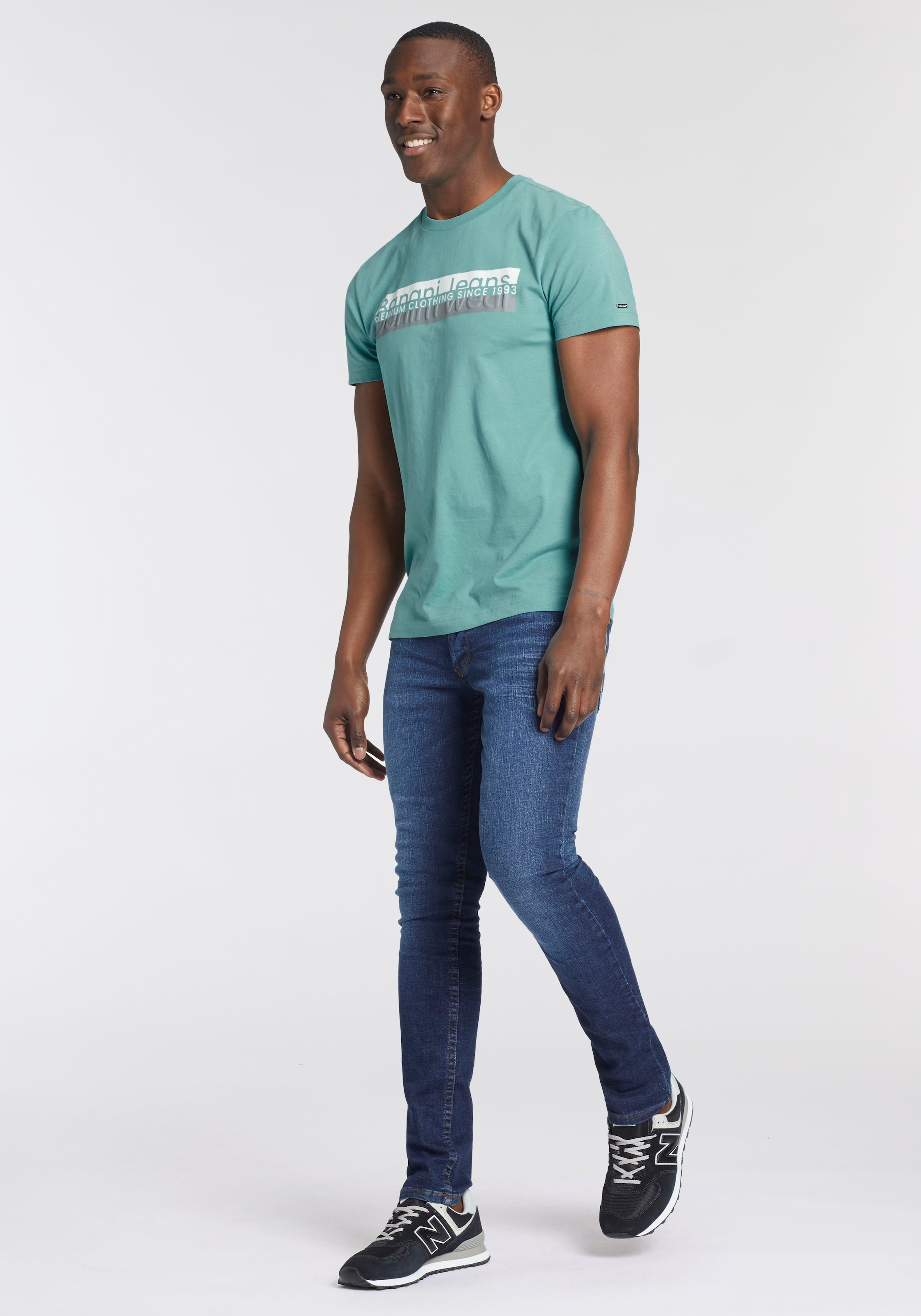 Bruno Banani T-Shirt, mit modischem Frontprint