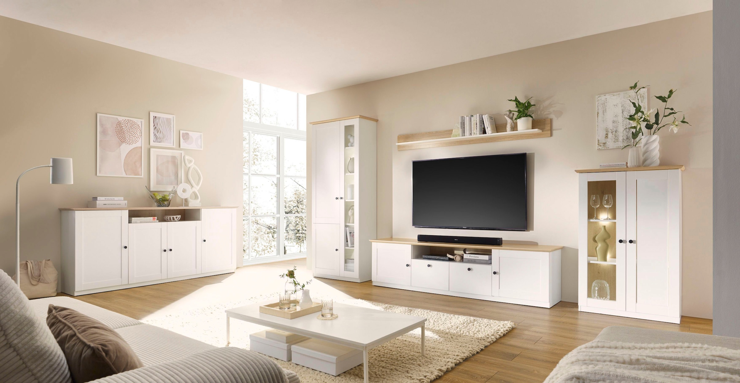 OTTO home Vitrine »Brest, Standvitrine im Landhausstil, Glasvitrine, Vitrinenschrank« schwarze Metallgriffe, ausreichend Stauraum, Glastür, 123 cm hoch