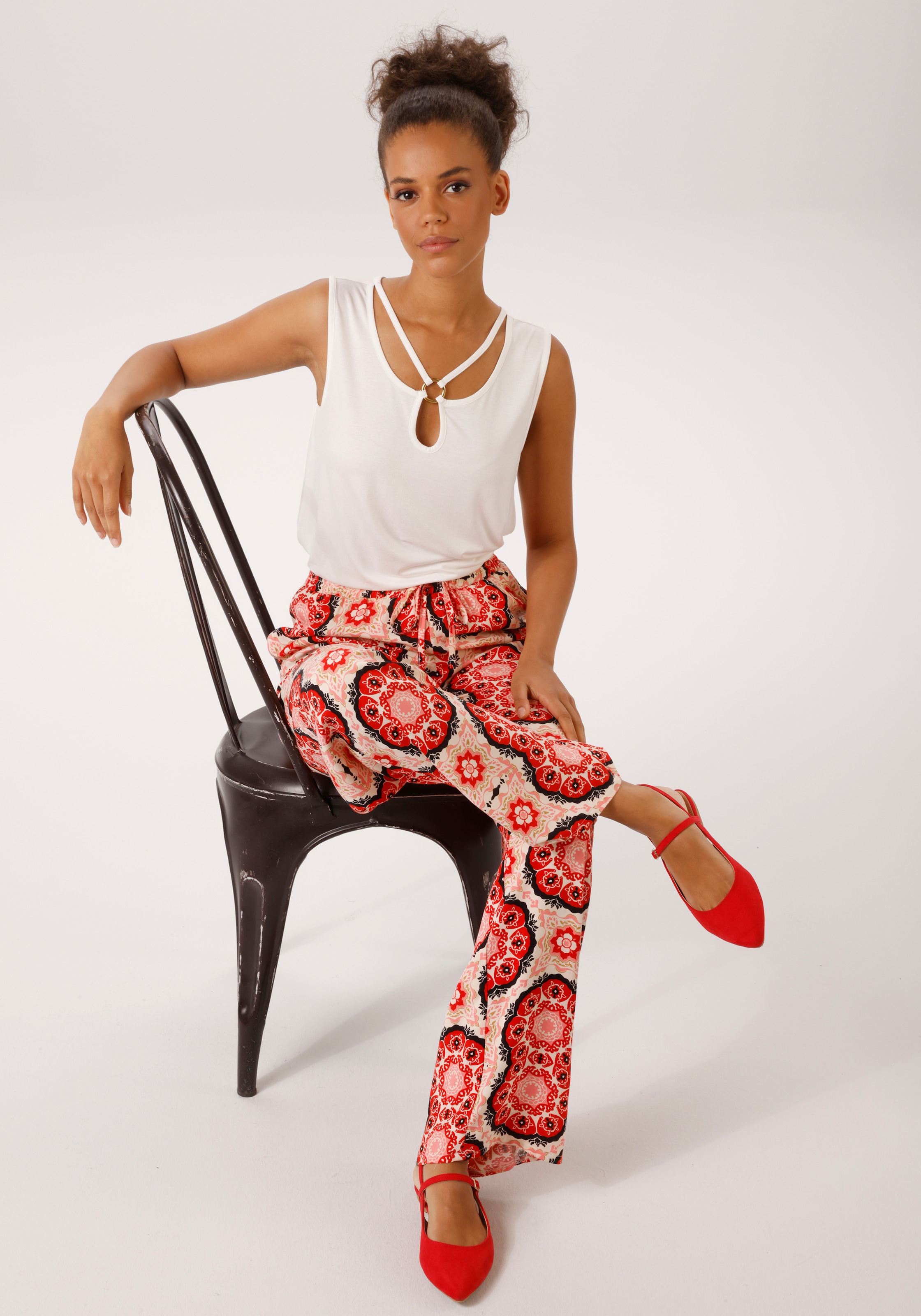 Aniston CASUAL Tanktop mit raffiniertem V-Ausschnitt - NEUE KOLLEKTION