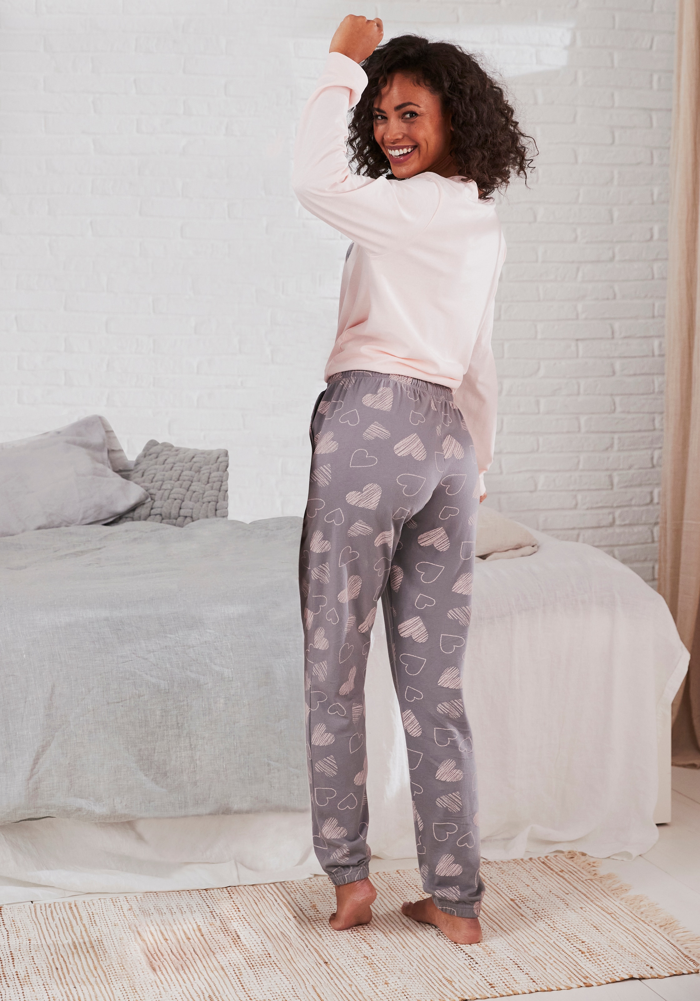 Vivance Dreams Pyjama mit süßem Herzchen-Print