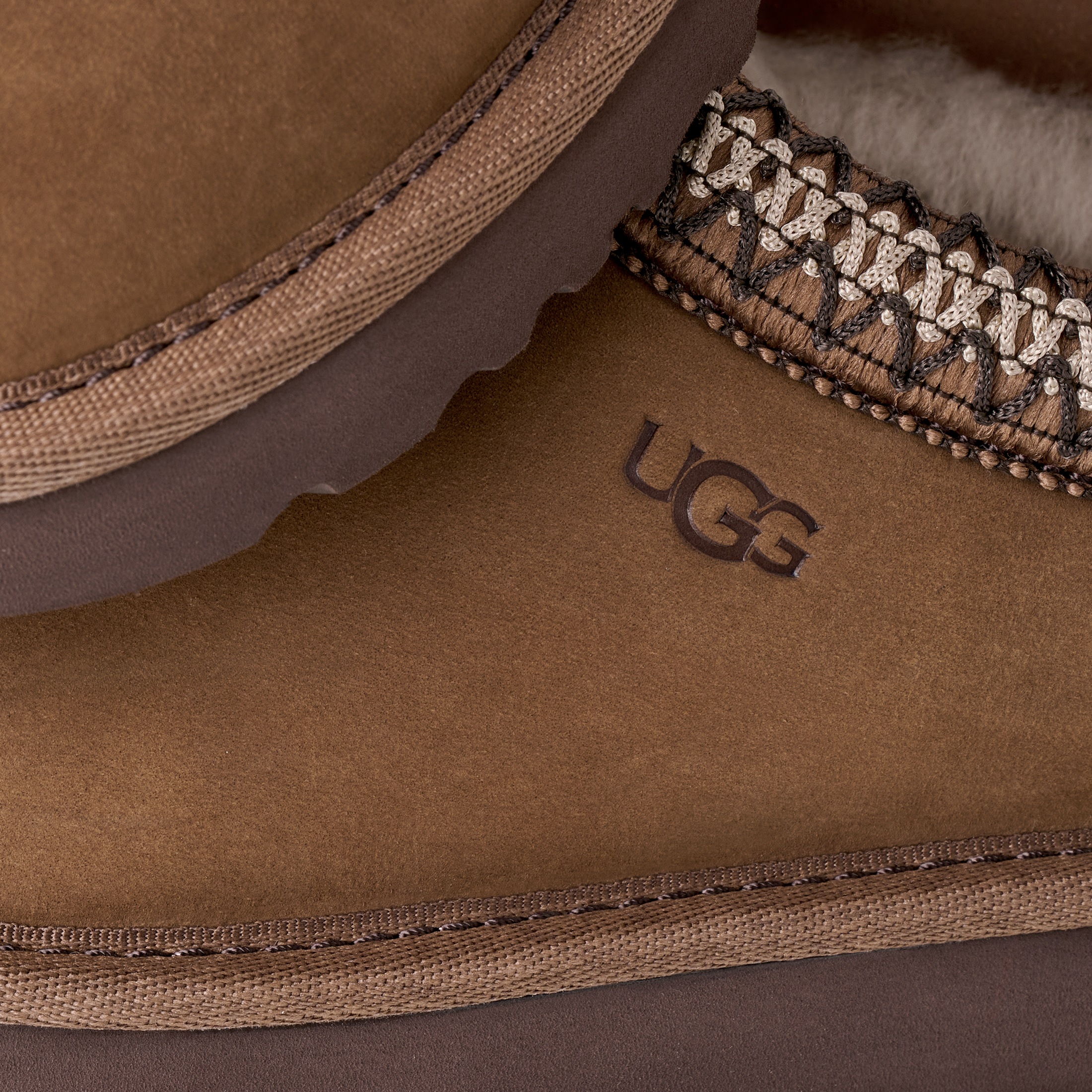 UGG Pantoffel »W TASMAN NUBUCK«  Slipper, Schlupfschuh mit Textilborde im Ethno-Style