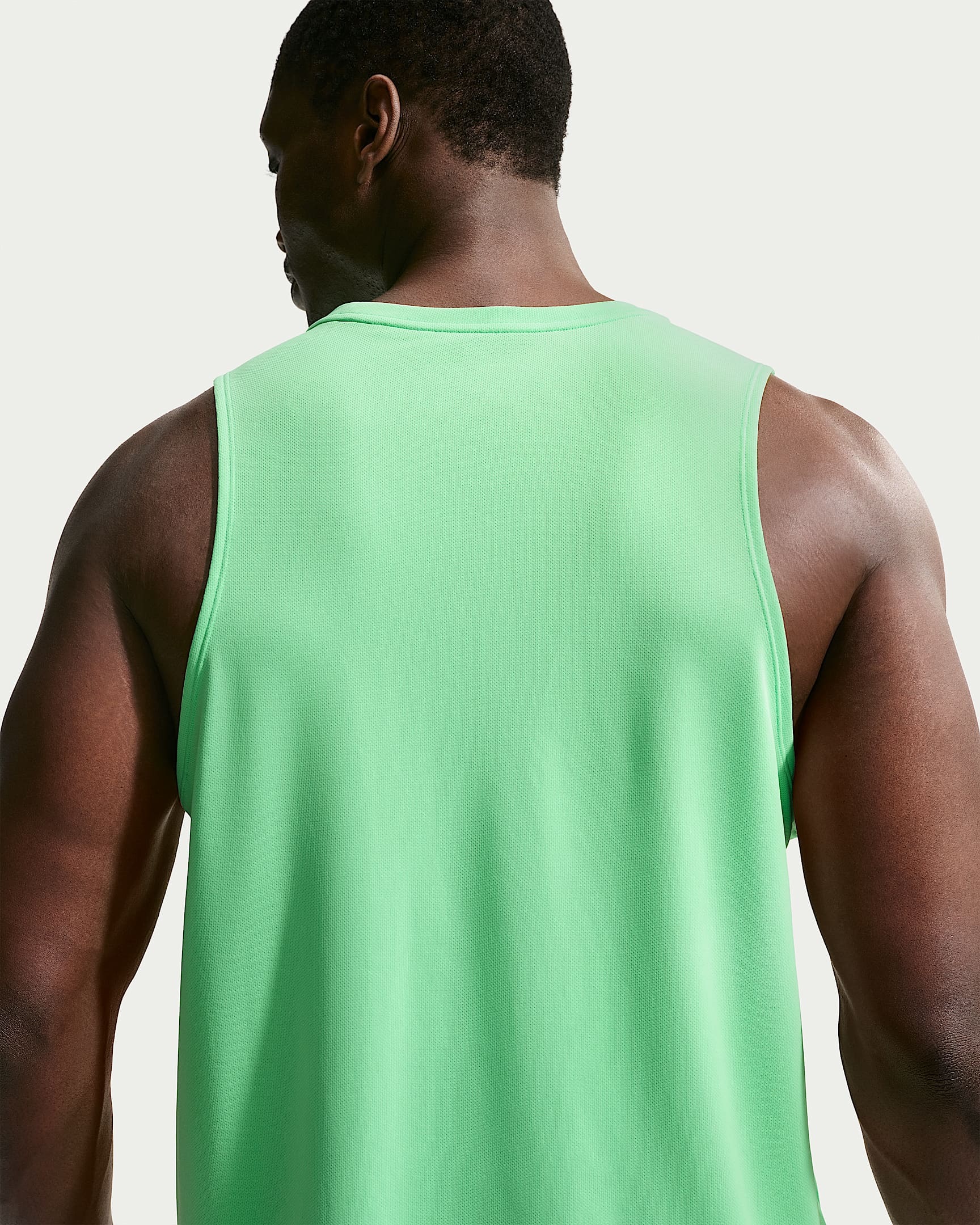 Nike Tanktop »M NK DF MILER TANK TOP« mit reflektierenden Details, atmungsaktives Material