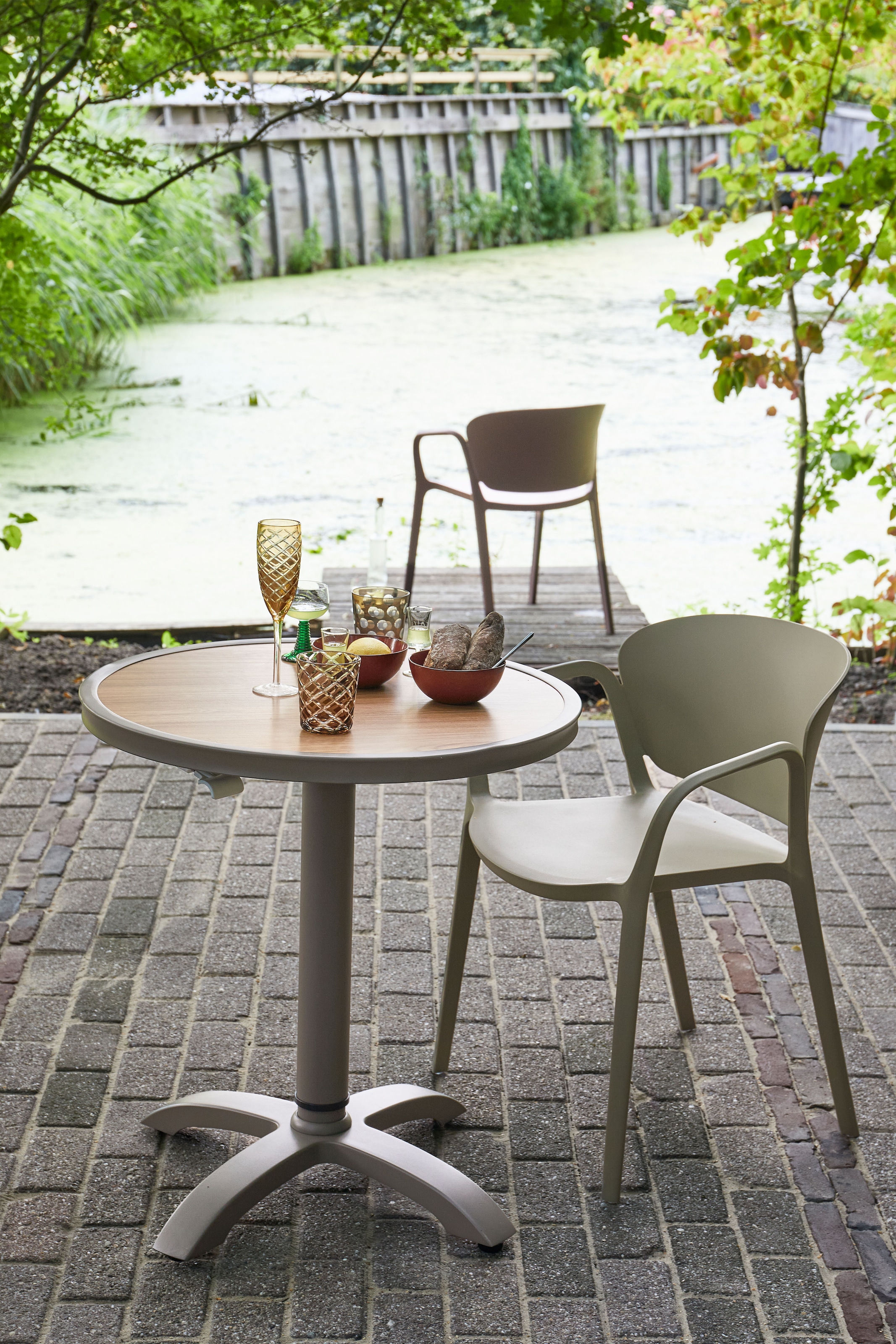 WOOOD Esszimmerstuhl »Bent Polypropylen stapelbar für In- und Outdoor, H 75 x B 57 x T 56 cm« () (Set, 2 St) Tragkraft 150 kg, fertig montiert, wasserabweisendes