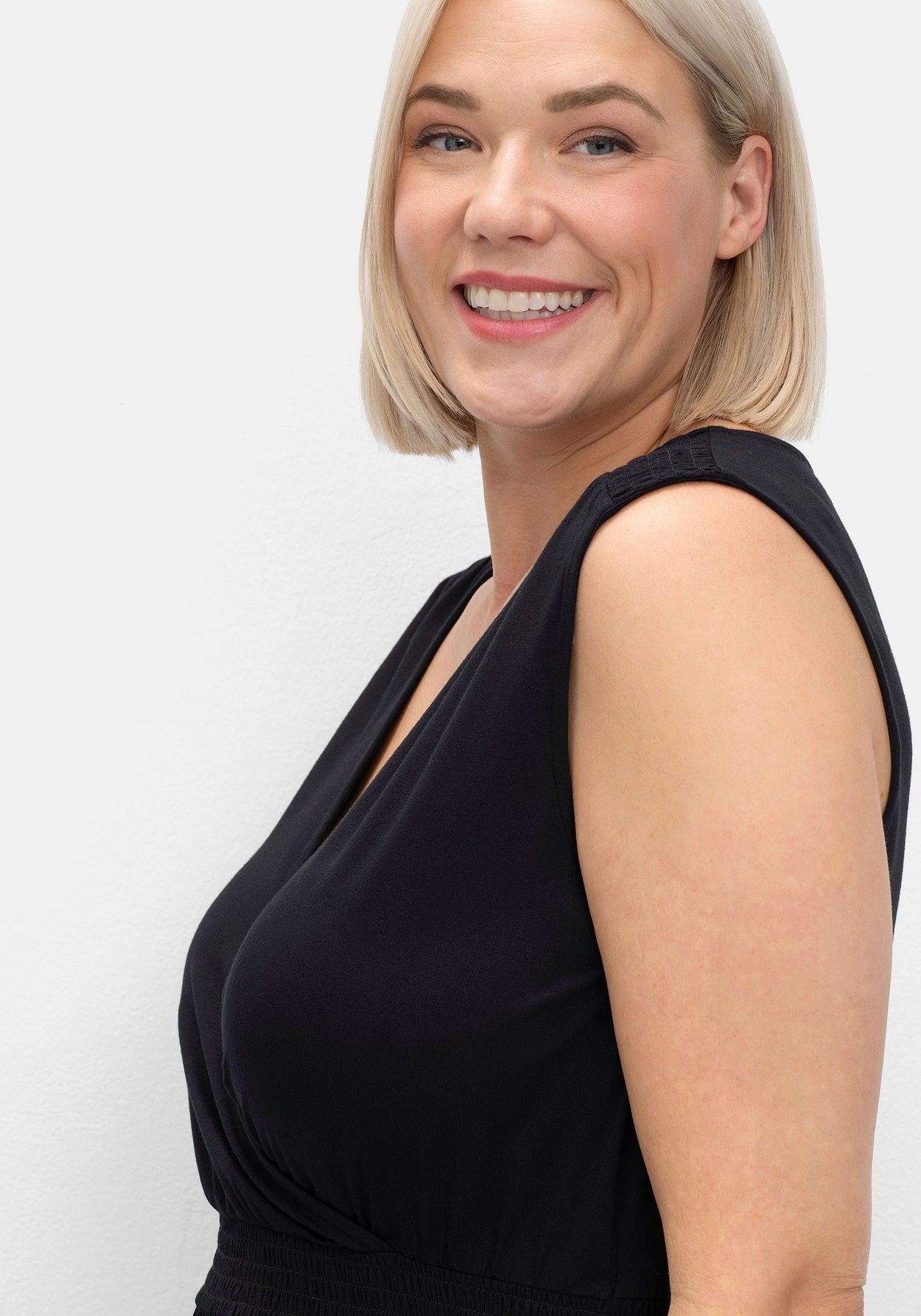 Sheego Jerseykleid »Kleid in Wickeloptik mit gesmokten Details«