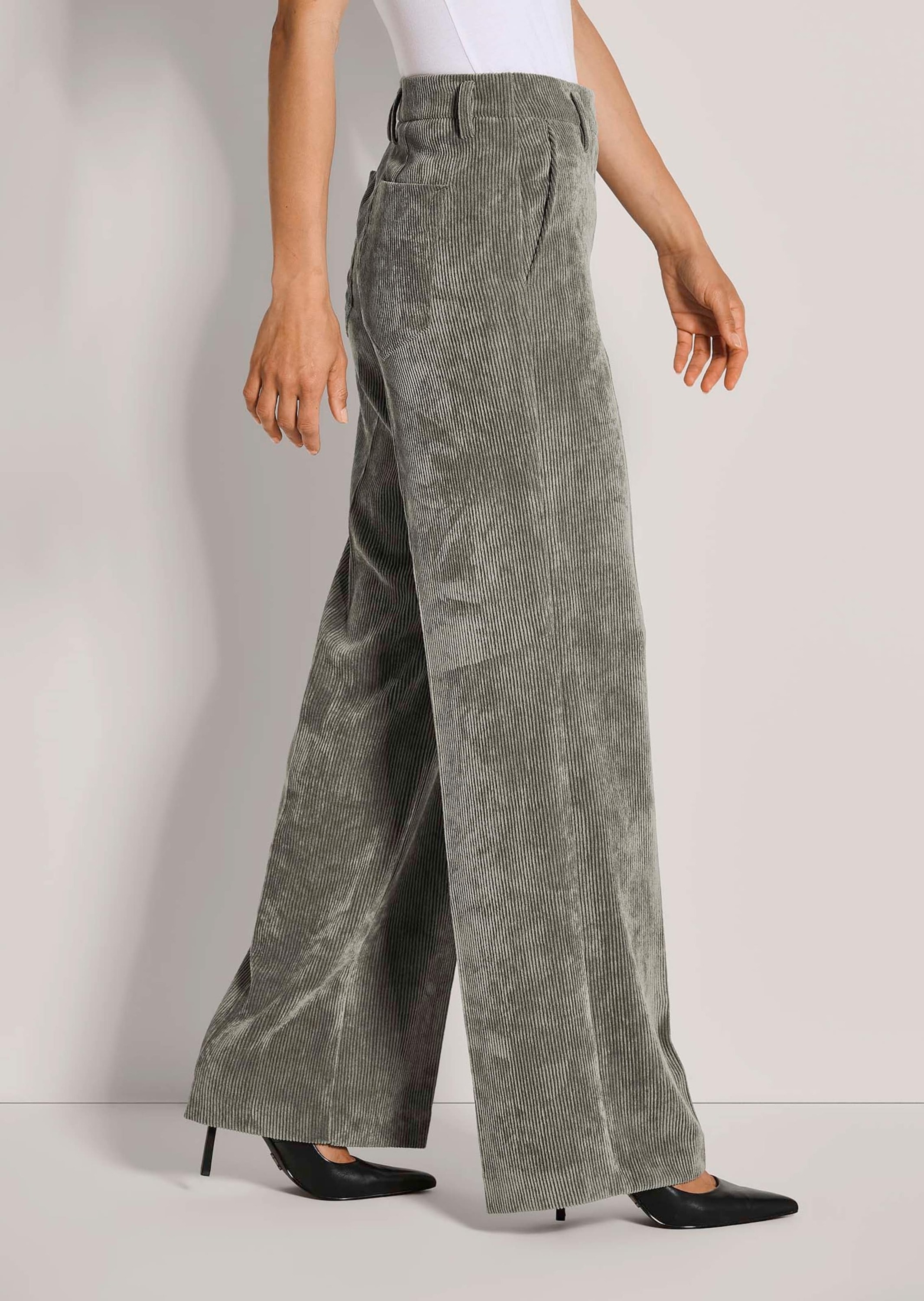 MADELEINE Cordhose »Cordhose Weite Cordhose mit Bügelfalten«