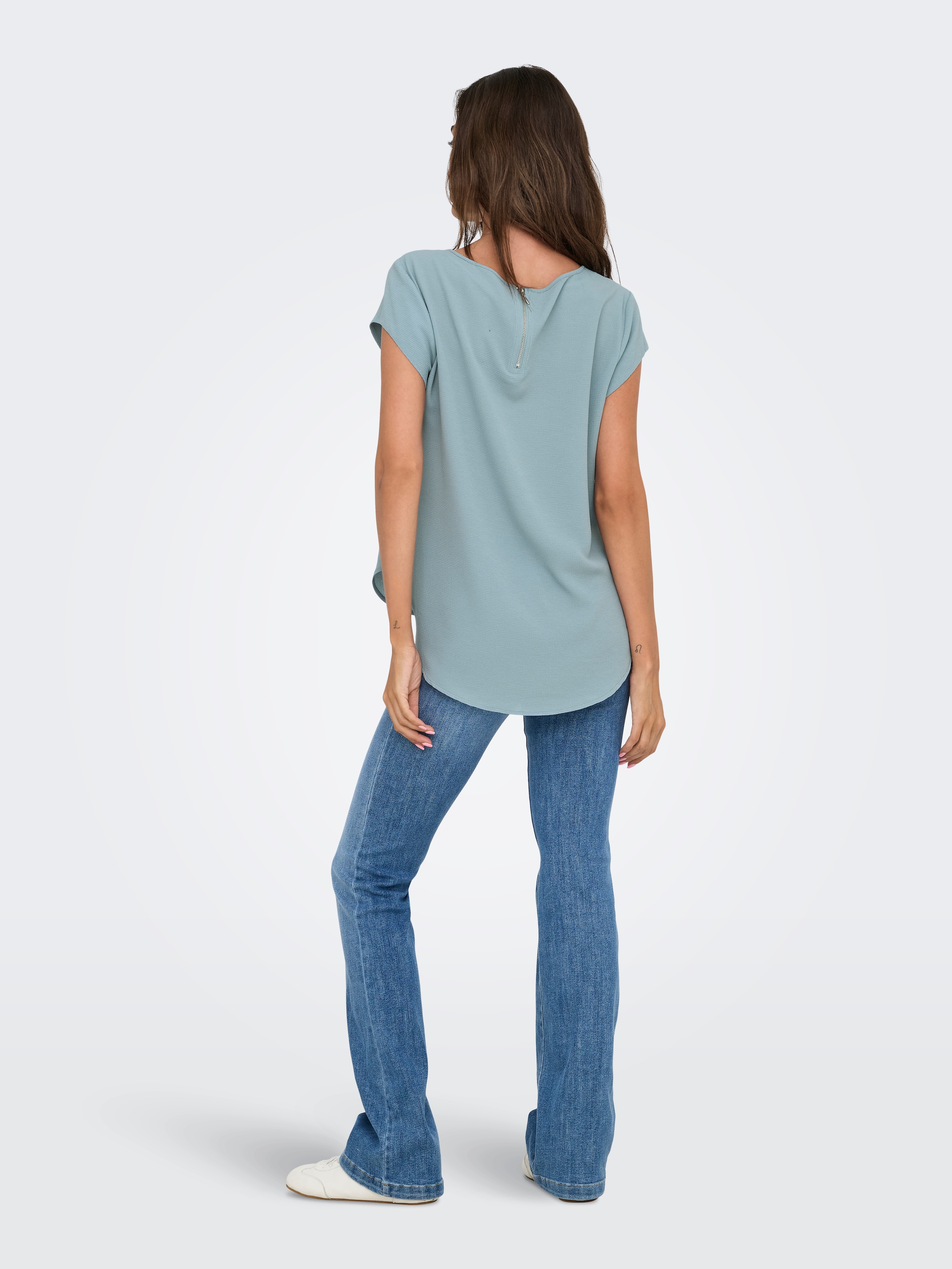 ONLY Kurzarmbluse »ONLVIC – feminines Blusenshirt in lockerer Form«, regular fit, Web, Kunstfaser, Rundhals, unifarben