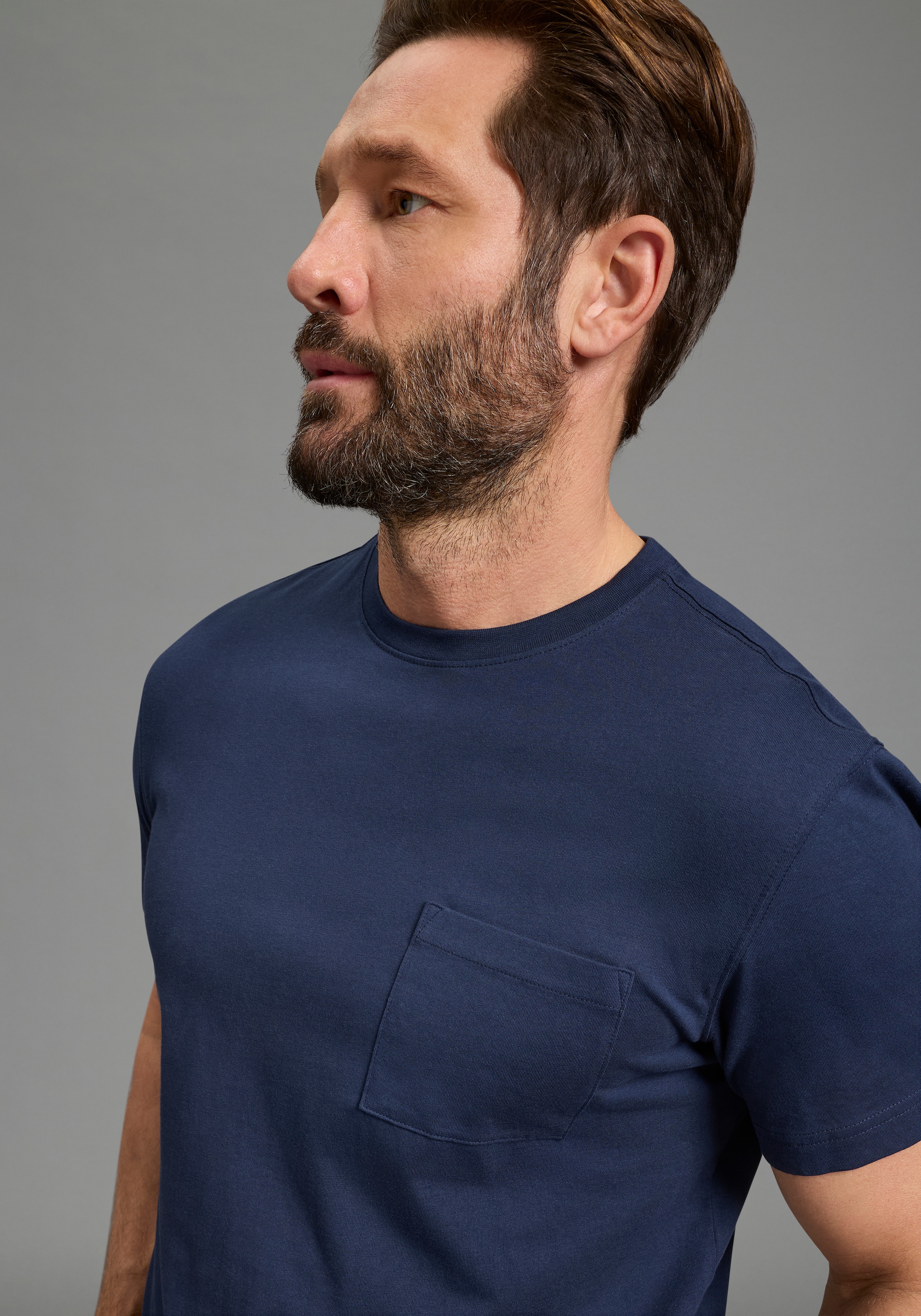 Man's World Rundhalsshirt »Neue Kollektion!« Regular Fit, kurzarm, mit Brusttasche, unifarben