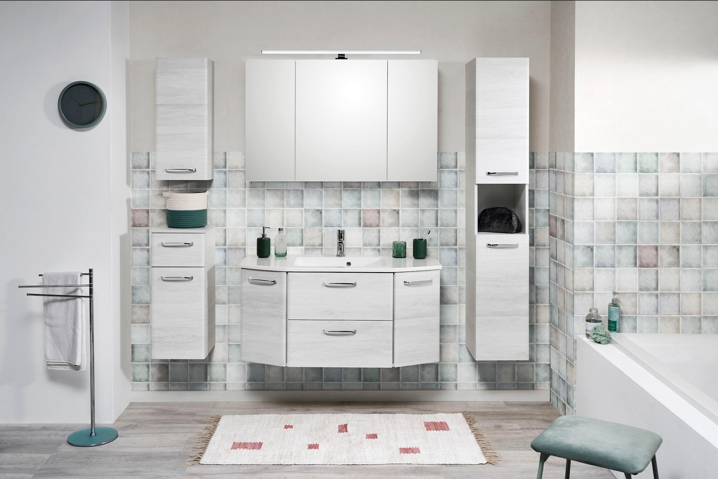 Saphir Hängeschrank »Quickset Wand-Badschrank 30 cm breit mit 1 Tür und 2 Glas-Einlegeböden«, Badezimmer-Hängeschrank inkl. Türdämpfer, Griffe in Chrom Glanz