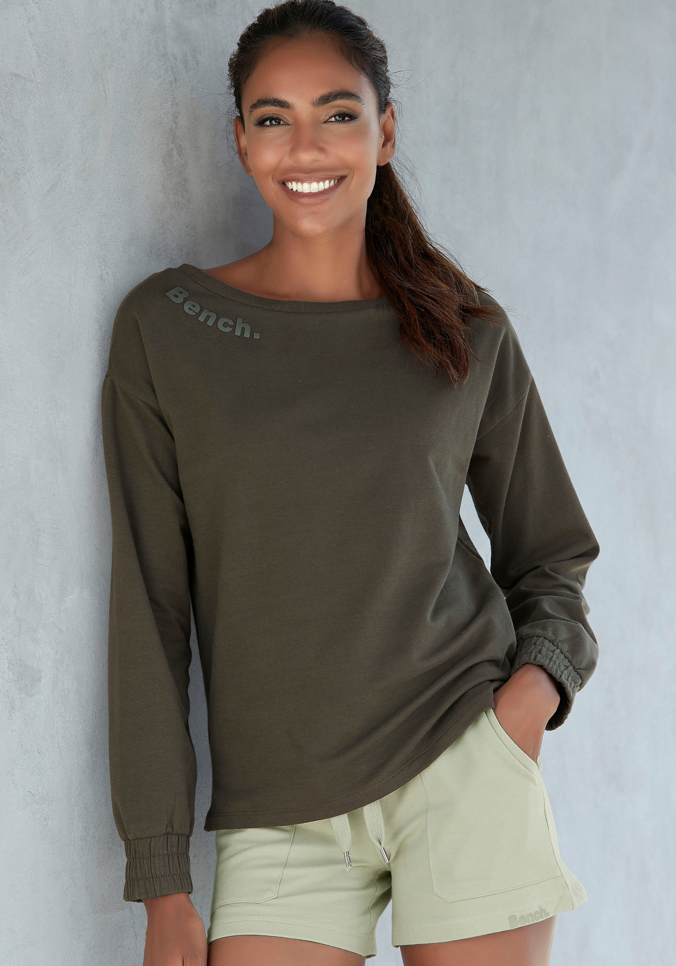 Bench. Loungewear Sweatshirt, mit gerafften Ärmelbündchen, Loungeanzug im  OTTO Online Shop