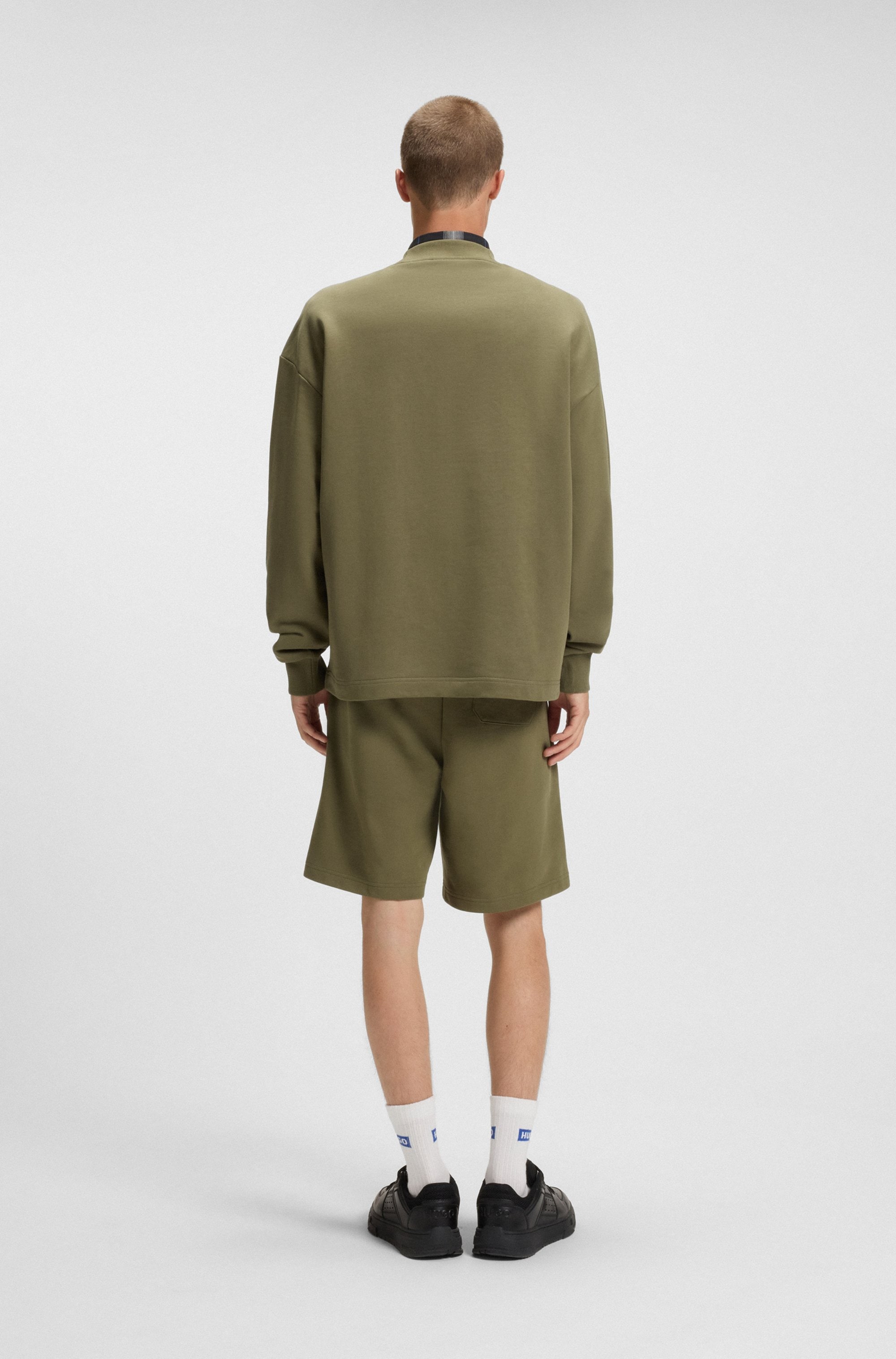 HUGO Blue Sweatshorts »Nasensio«, mit Markenlabel