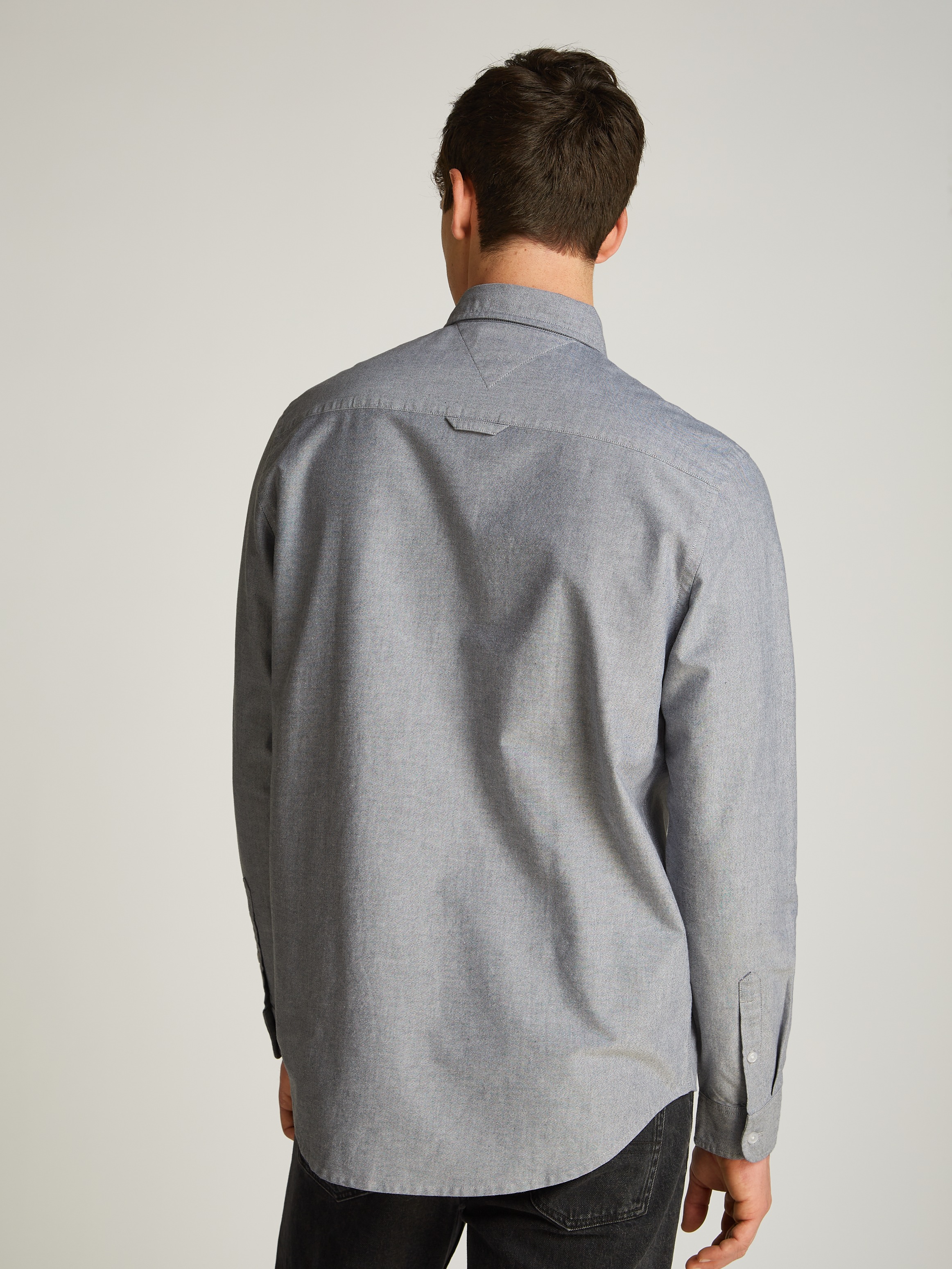 Tommy Jeans Plus Langarmhemd »TJM REG OXFORD SHIRT EXT«, in Großen Größen, Logostickerei, Button-down-Kragen