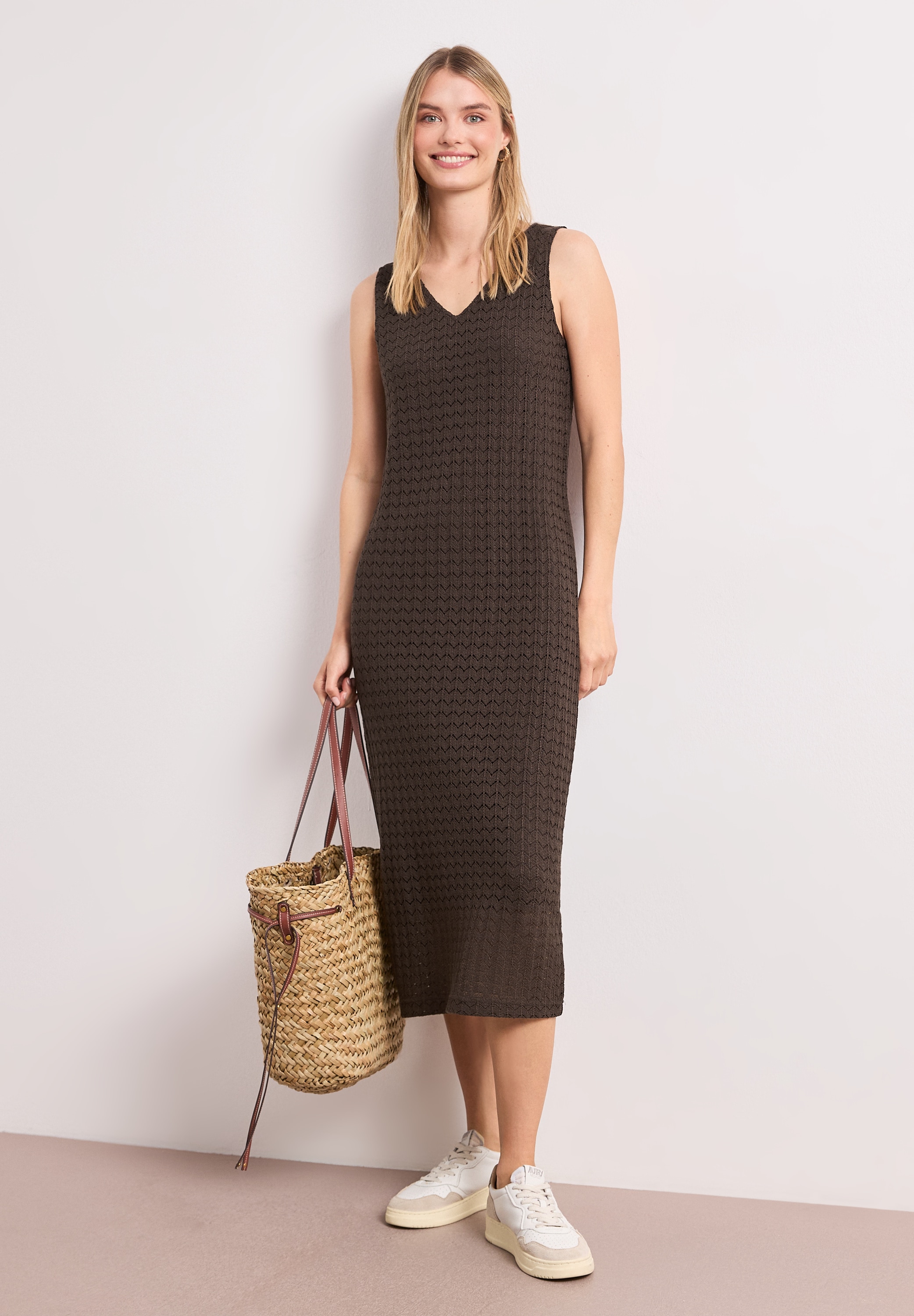 STREET ONE Midikleid Ohne Taschen mit V-Neck aus Spitze