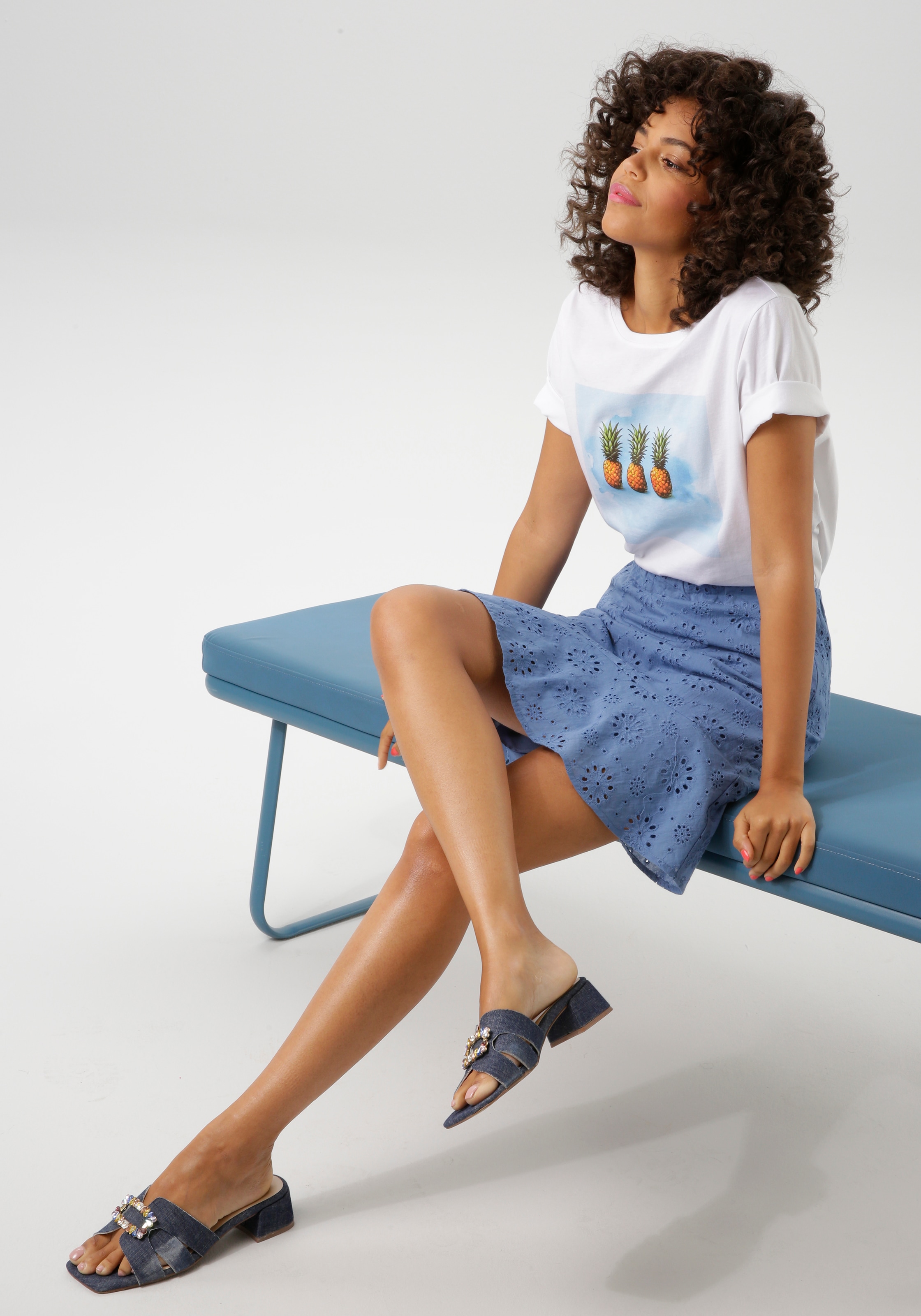 Aniston CASUAL T-Shirt, mit tropischem Ananas-Frontdruck - NEUE KOLLEKTION