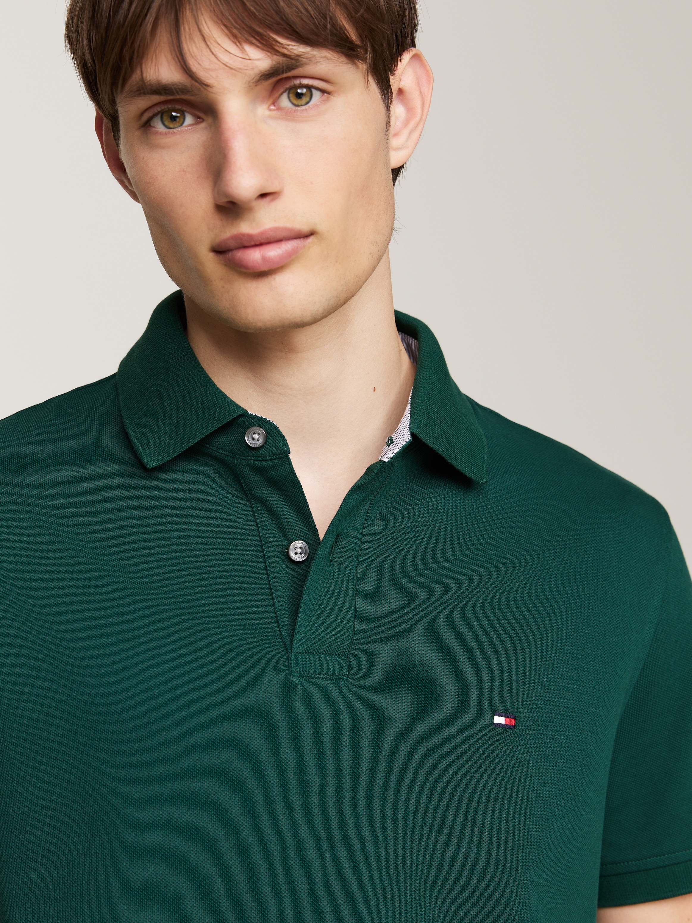Tommy Hilfiger Poloshirt »1985 REGULAR POLO mit Kontraststreifen und Knopfleiste«, unifarben, sportlich, regular fit, Baumwollmix, Polokragen