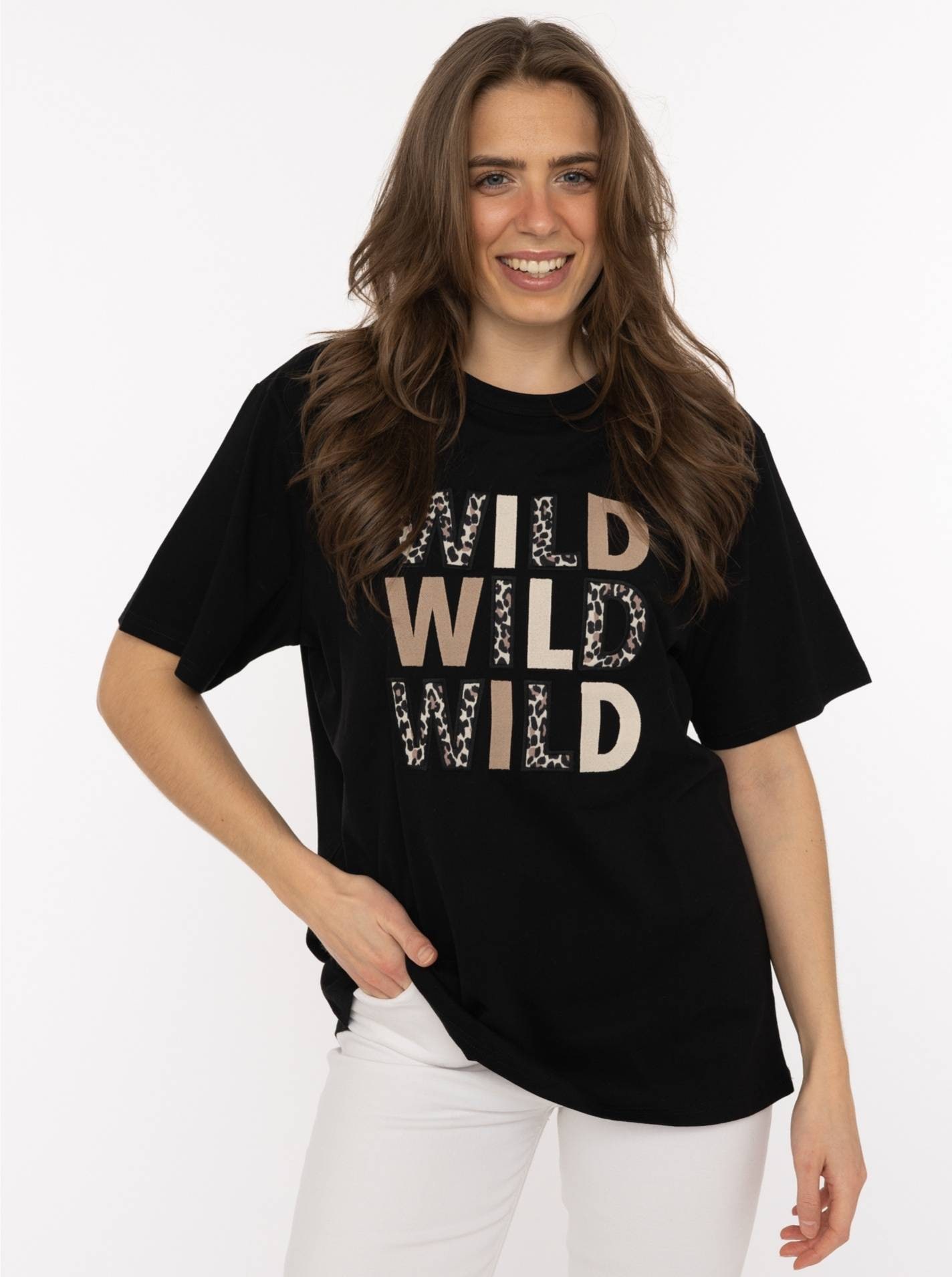 Zwillingsherz T-Shirt »"Wild Wild Wild"« großer, gestickter Schriftzug mit Leomuster, Rundhals