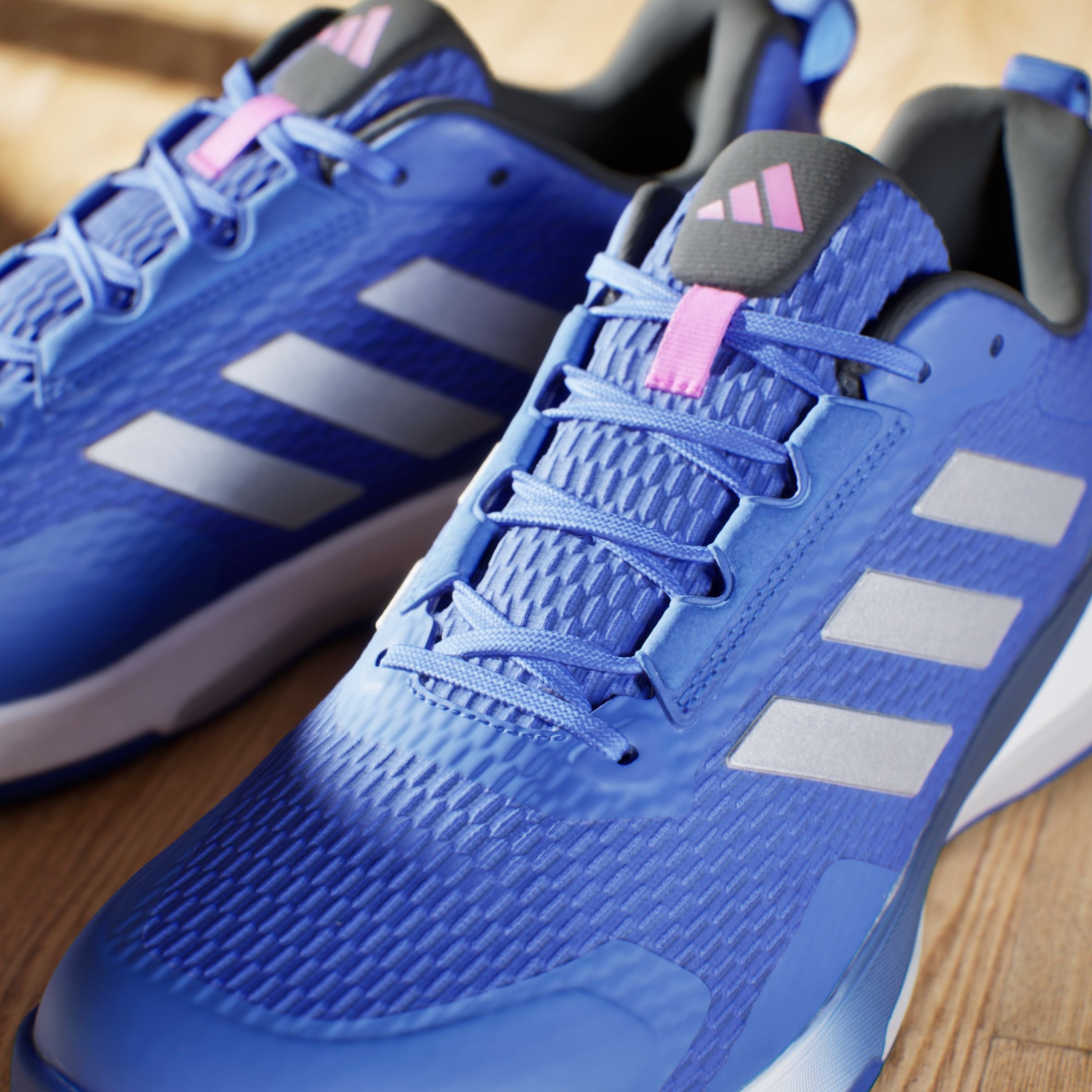 adidas Performance Hallenschuh »NOVAFLIGHT 2 INDOOR«, besonders geeignet für Handball und Volleyball