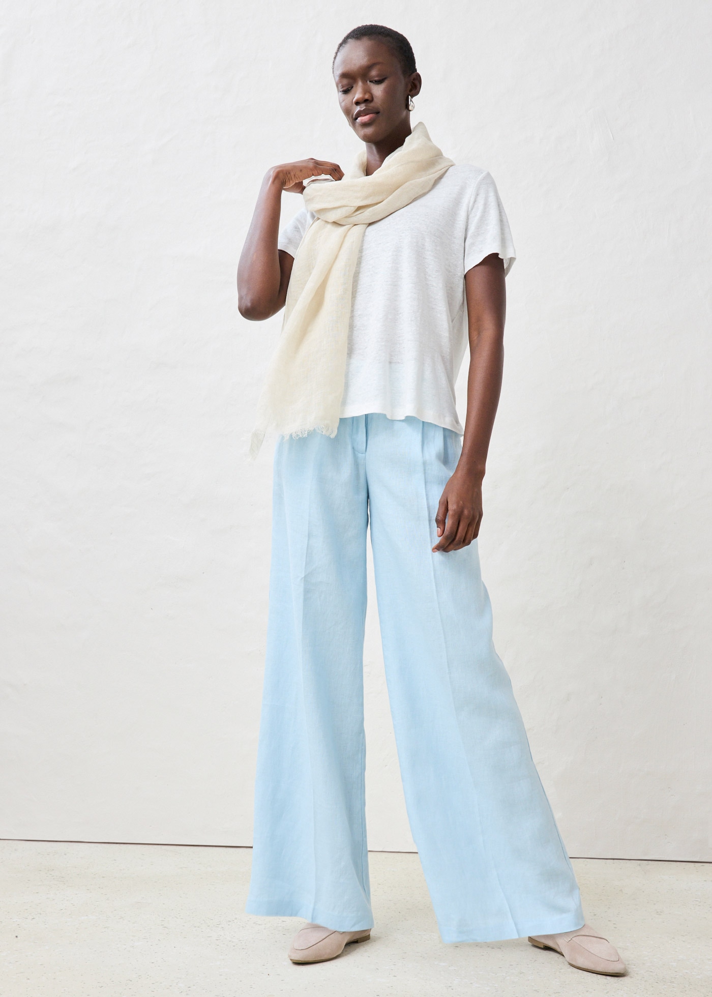 bonprix T-Shirt »Shirt aus reinem Leinen« figurumspielende Passform, Kurzarm, V-Ausschnitt, aus Leinen