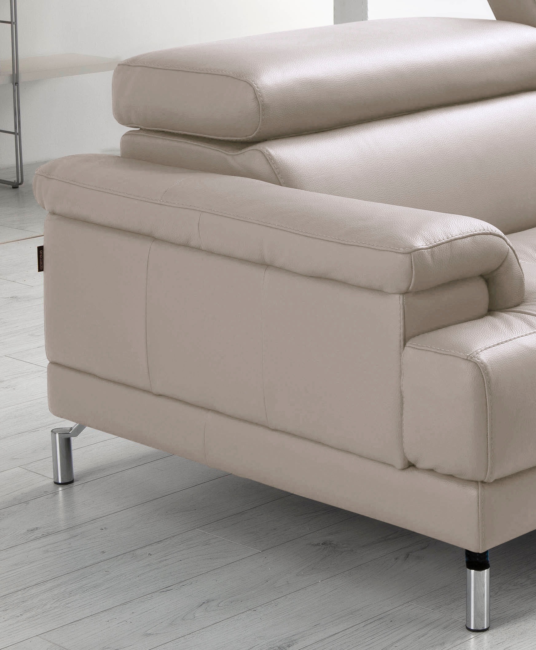 Egoitaliano 2,5-Sitzer »Soul, Design und Sitzkomfort auf hohem Niveau, tolle Details«, inkl. Kopfteilverstellung für noch mehr Komfort, Designfuß