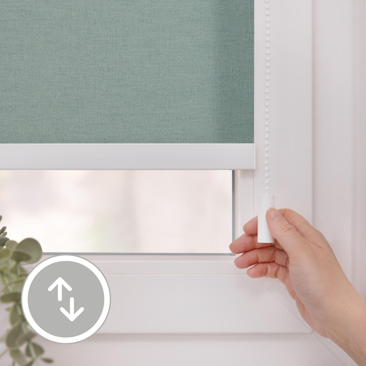 LICHTBLICK ORIGINAL Rollo »Klemmfix, ohne Bohren«, blickdicht, Blendschutz-Sichtschutz, mit Bohren/ohne Bohren, freihängend, Steuerbar mit Bluetooth-App, integrierter Elektromotor und Akku