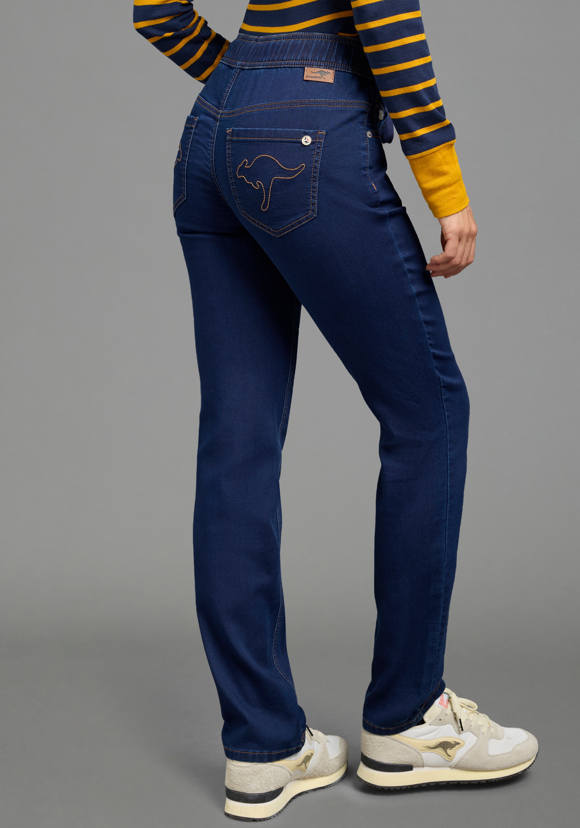 KangaROOS Jogg Pants mit Eingrifftaschen, Gesäßtaschen und Coinpocket, gerader Straight-Fit