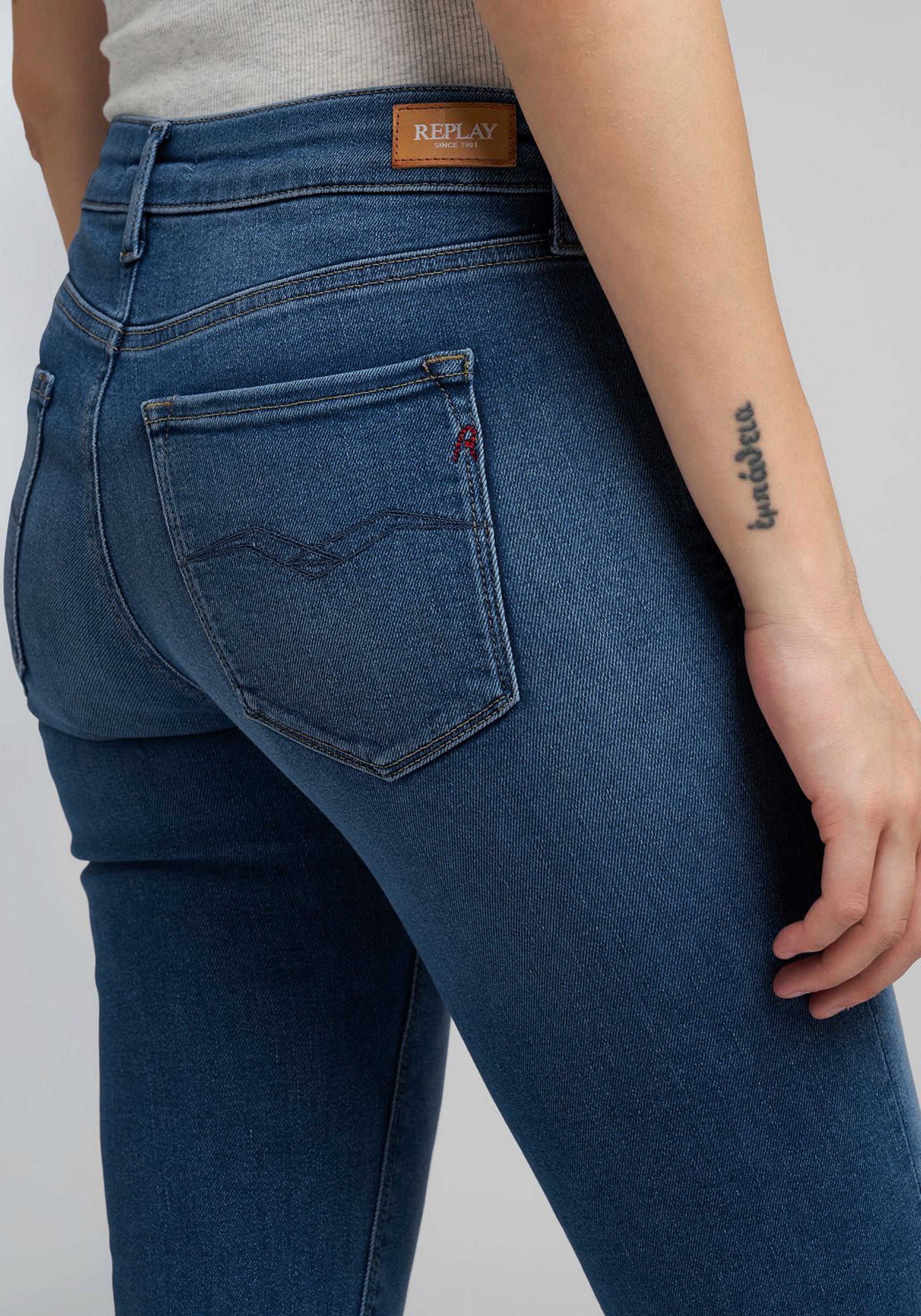 Replay Bootcut-Jeans »NEW LUZ« mit gesticktem R an der Gesäßtasche