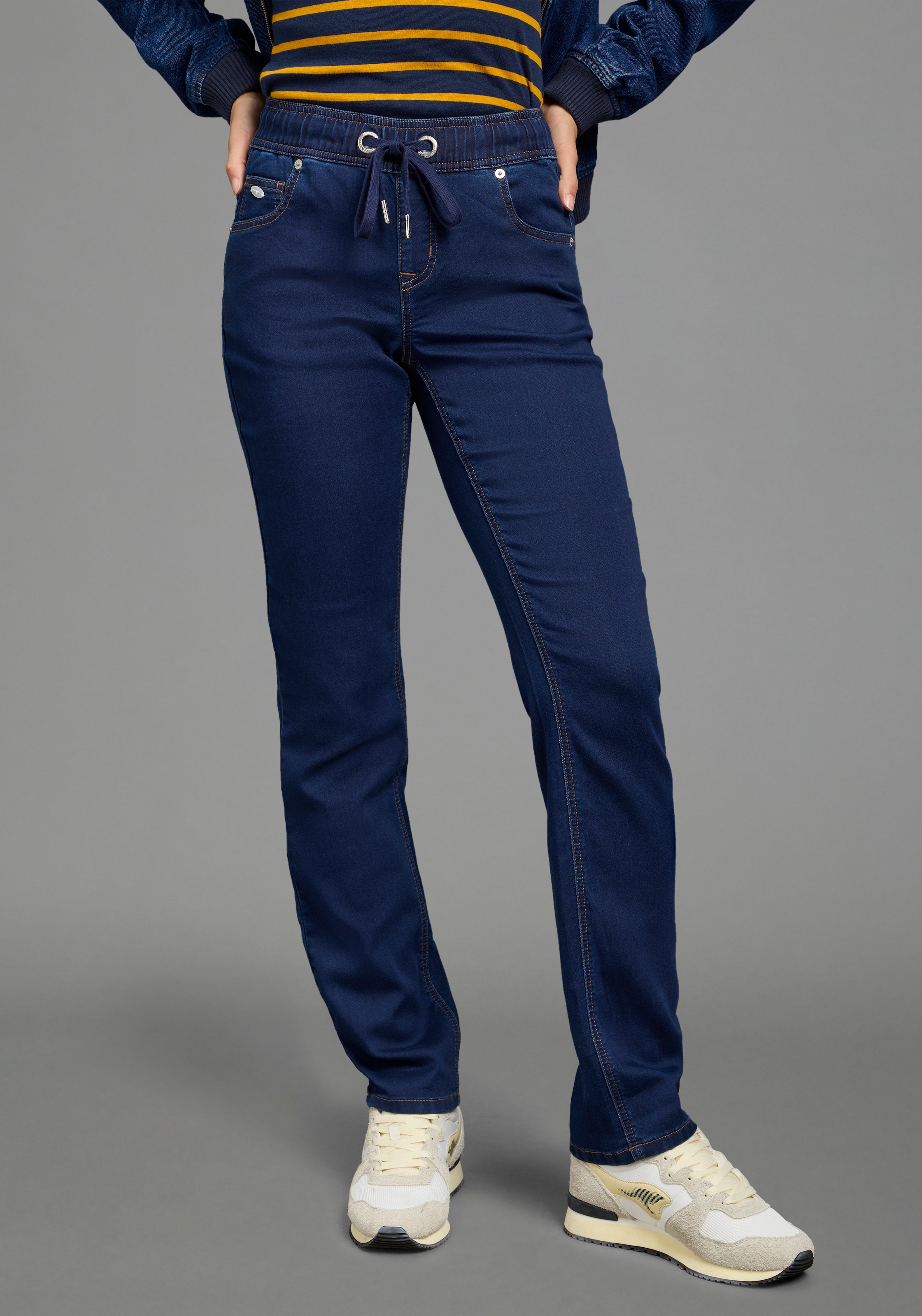 KangaROOS Jogg Pants mit Eingrifftaschen, Gesäßtaschen und Coinpocket, gerader Straight-Fit
