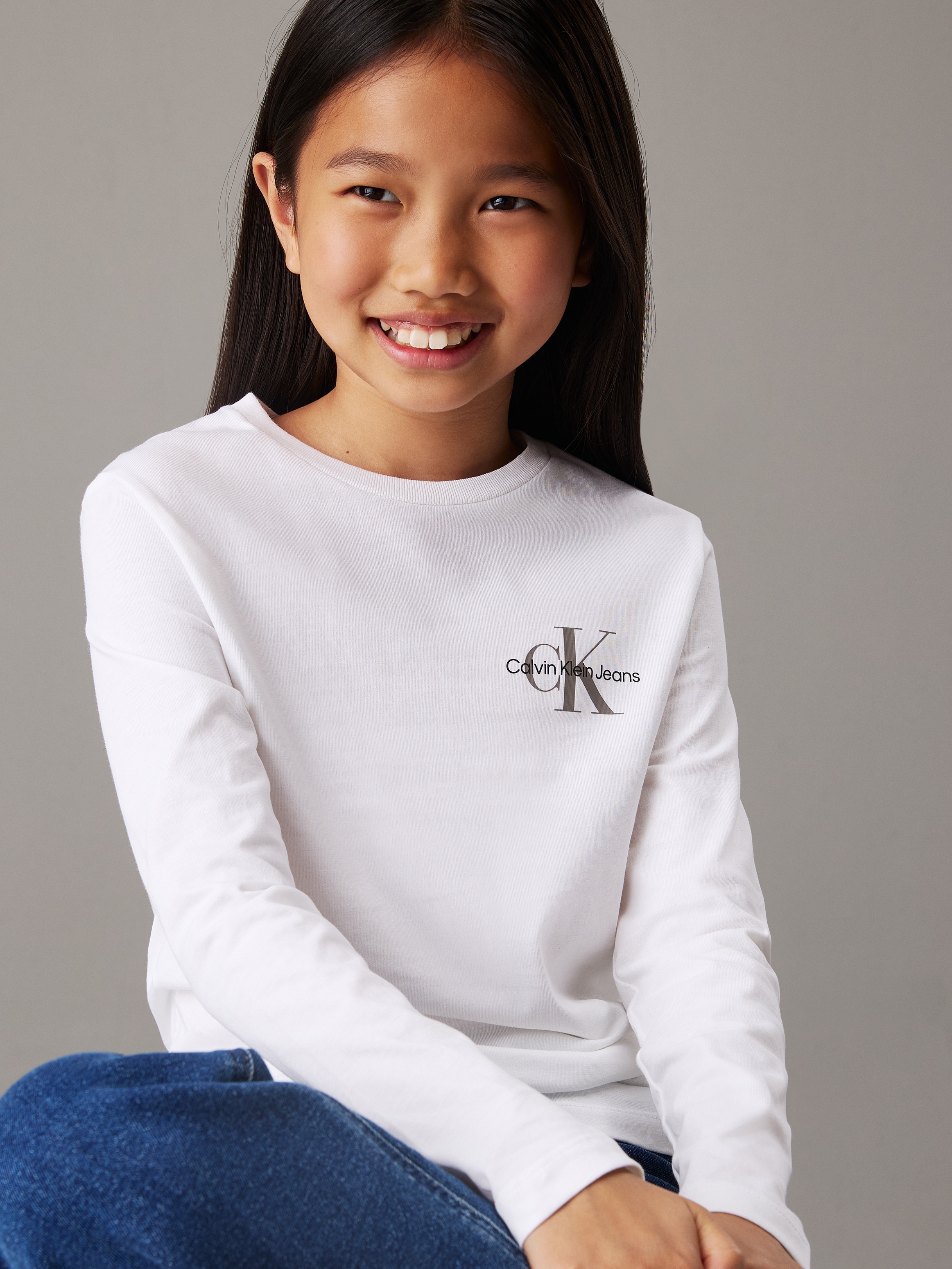 Calvin Klein Jeans Langarmshirt »Chest Monologo Ls T-Shirt«, für Kinder bis 16 Jahre und mit Logoschriftzug