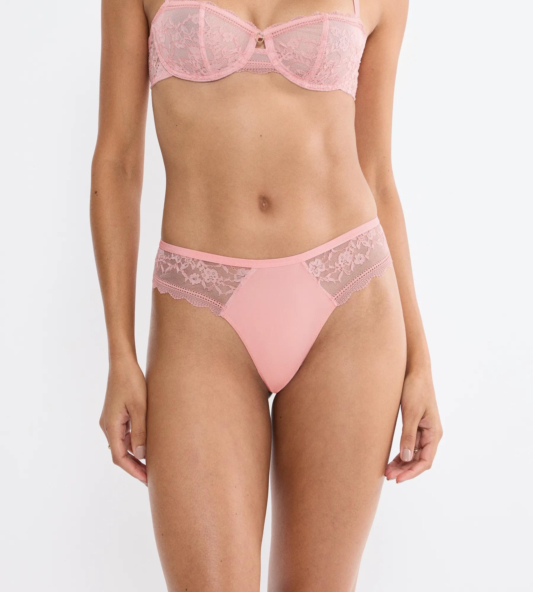 Triumph String »Comfort Allure« florale Stretch-Spitze, elastisch, eleganter Look