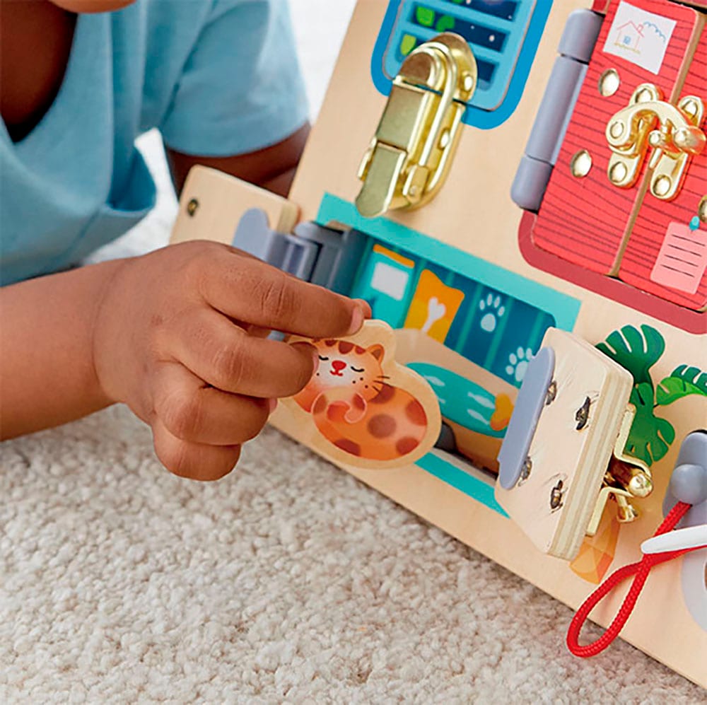 Hape Motorikbrett »Spiele-Tafel Schloss & Schlüssel« mit Lichtfunktion