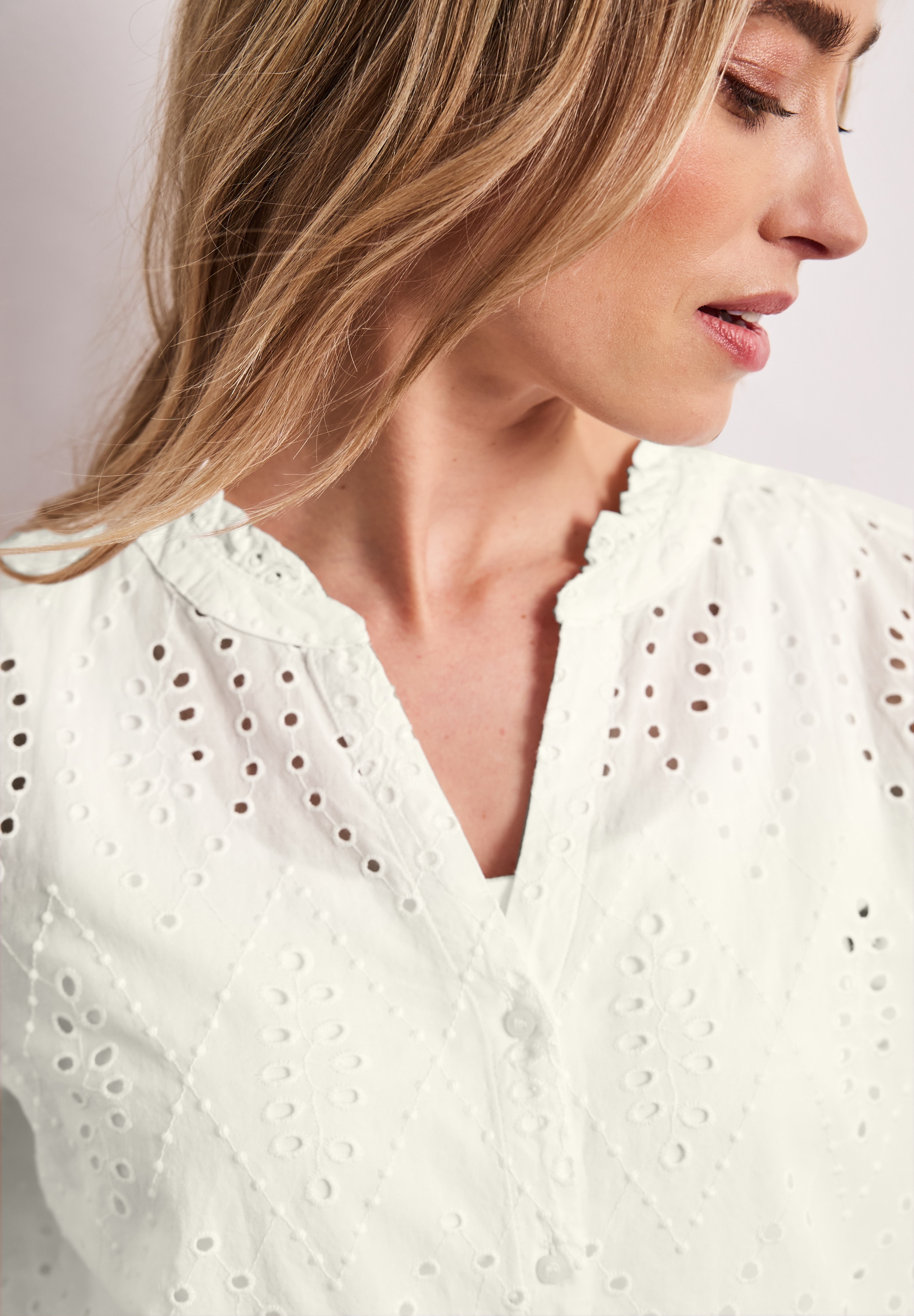 STREET ONE Langarmbluse Sommerbluse mit Split Neck und Rüschen-Details